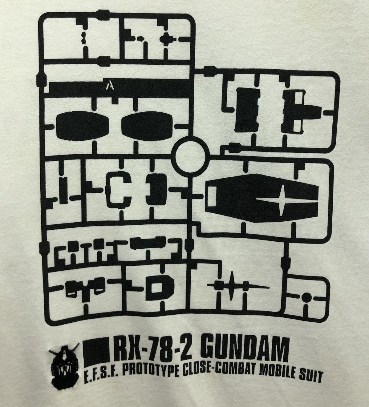 Uniqlo Uniqlo Bandai 40th Anniversary Gunpla RX-78-2 Gundam T-Shirt Size US XL / EU 56 / 4 - 3 Thumbnail