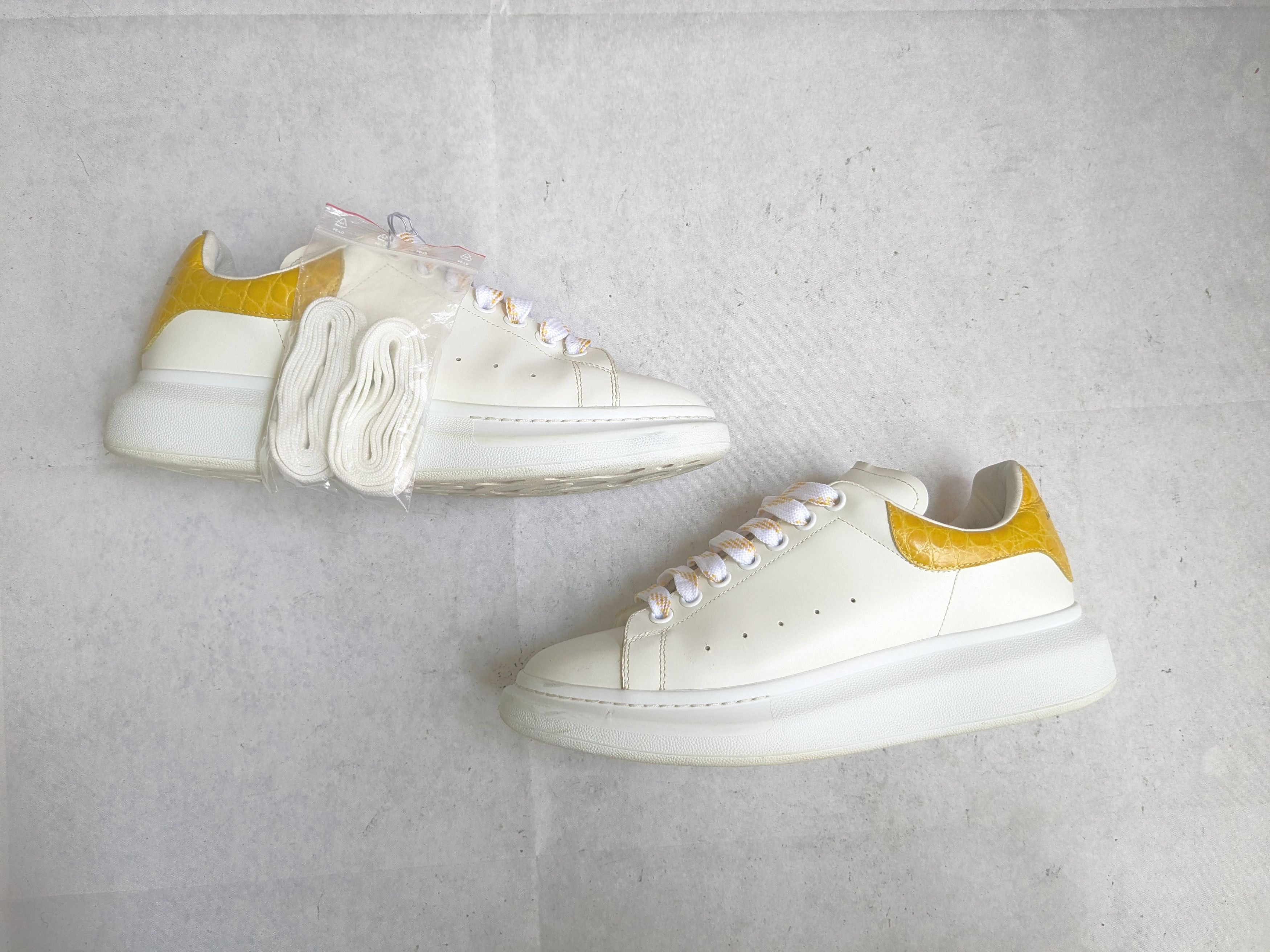 Alexander McQueen Alexander McQueen Larry Oversized Sneakers 9 42 White Yellow Size US 9 / EU 42 - 1 Thumbnail