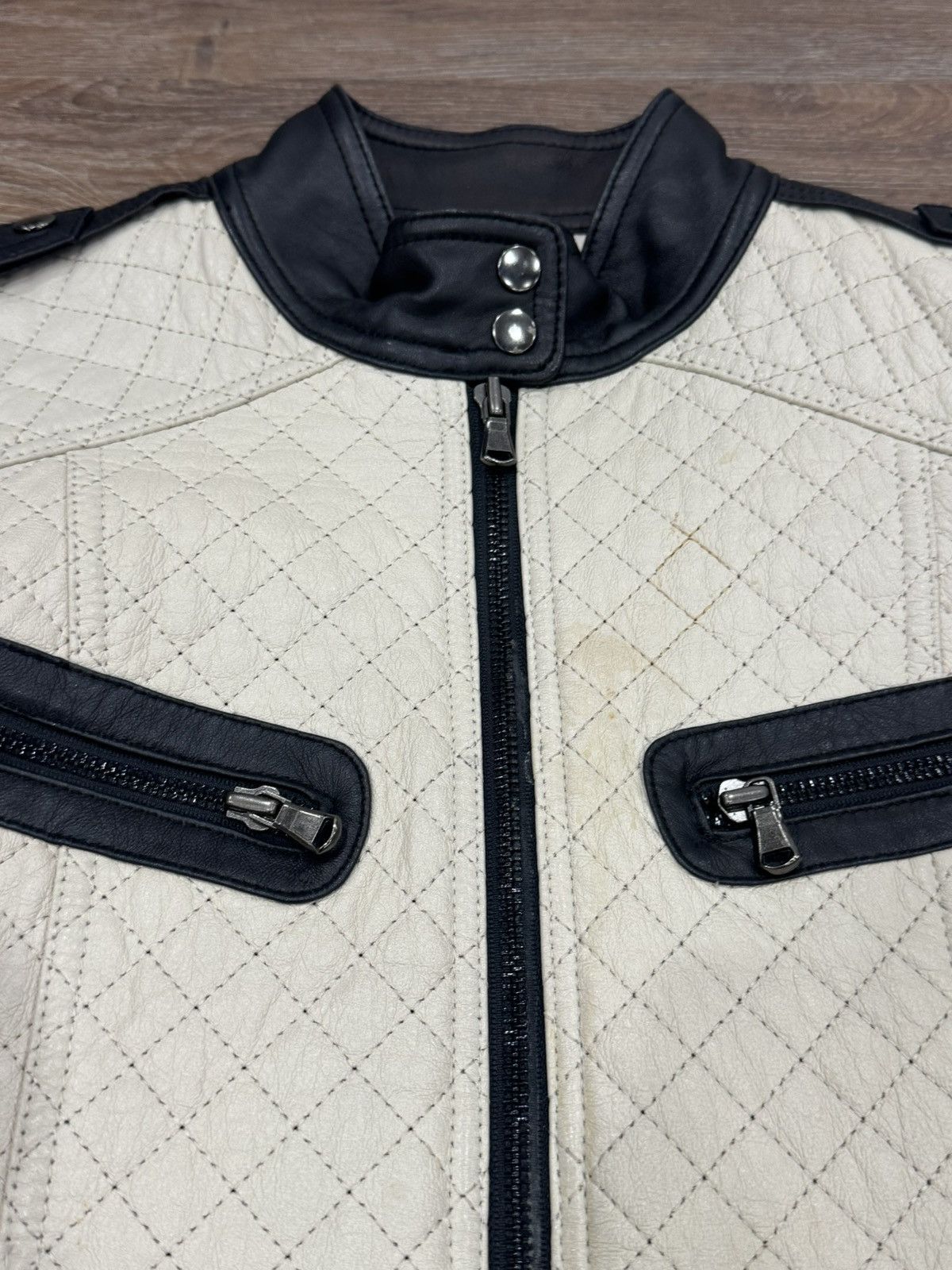 Alice + Olivia Alice + Olivia Quilted Vegan Leather Cropped Jacket Size XS / US 0-2 / IT 36-38 - 4 Thumbnail