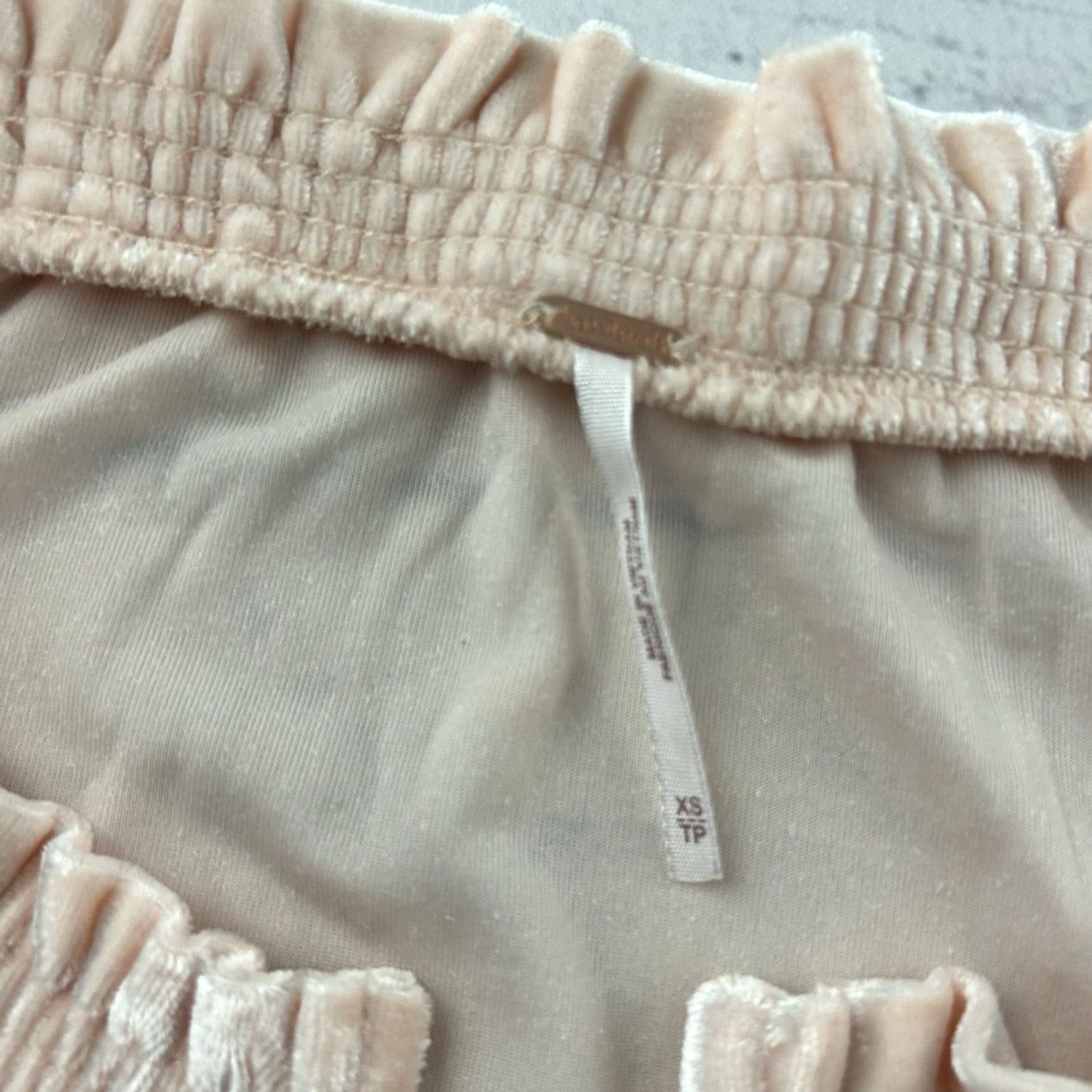 Free People Free People Velour Short Sleeve Top Womens XS Pink Velour Shirt Blouse Shirt Womens XS Pink Velour 90s style Size XS / US 0-2 / IT 36-38 - 3 Thumbnail