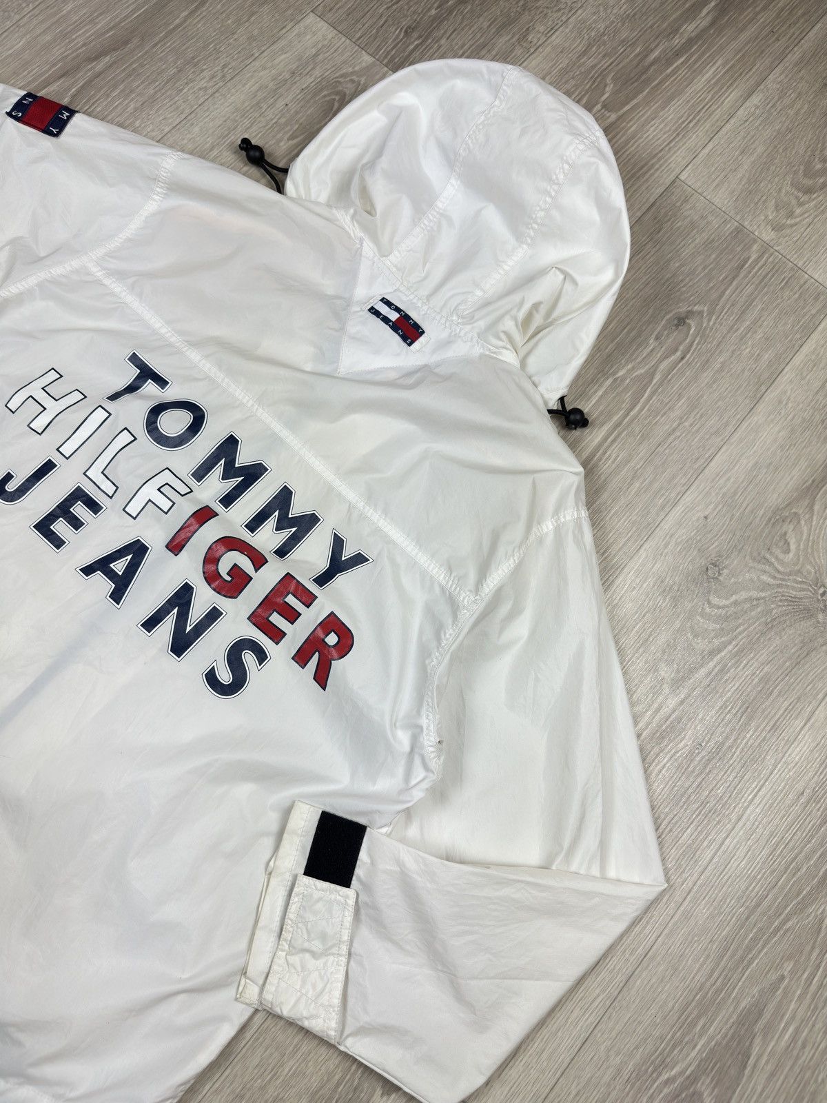 Tommy Hilfiger Vintage Tommy Hilfiger Jeans Logo Nylon Windbreaker Jacket Size US M / EU 48-50 / 2 - 11 Thumbnail