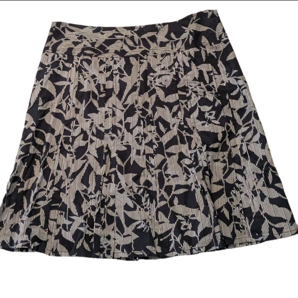 Ann Taylor Ann Taylor Black And White Knee Length Skirt Size 10 Size 32" / US 10 / IT 46 - 1 Thumbnail