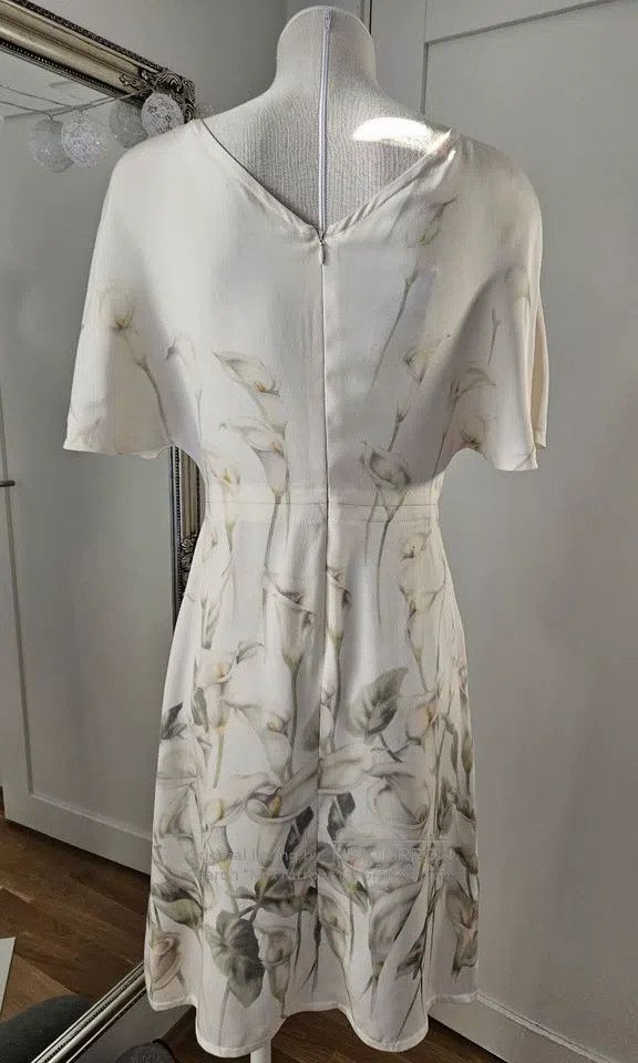 Valentino Valentino White water lily dress Size S / US 4 / IT 40 - 2 Thumbnail