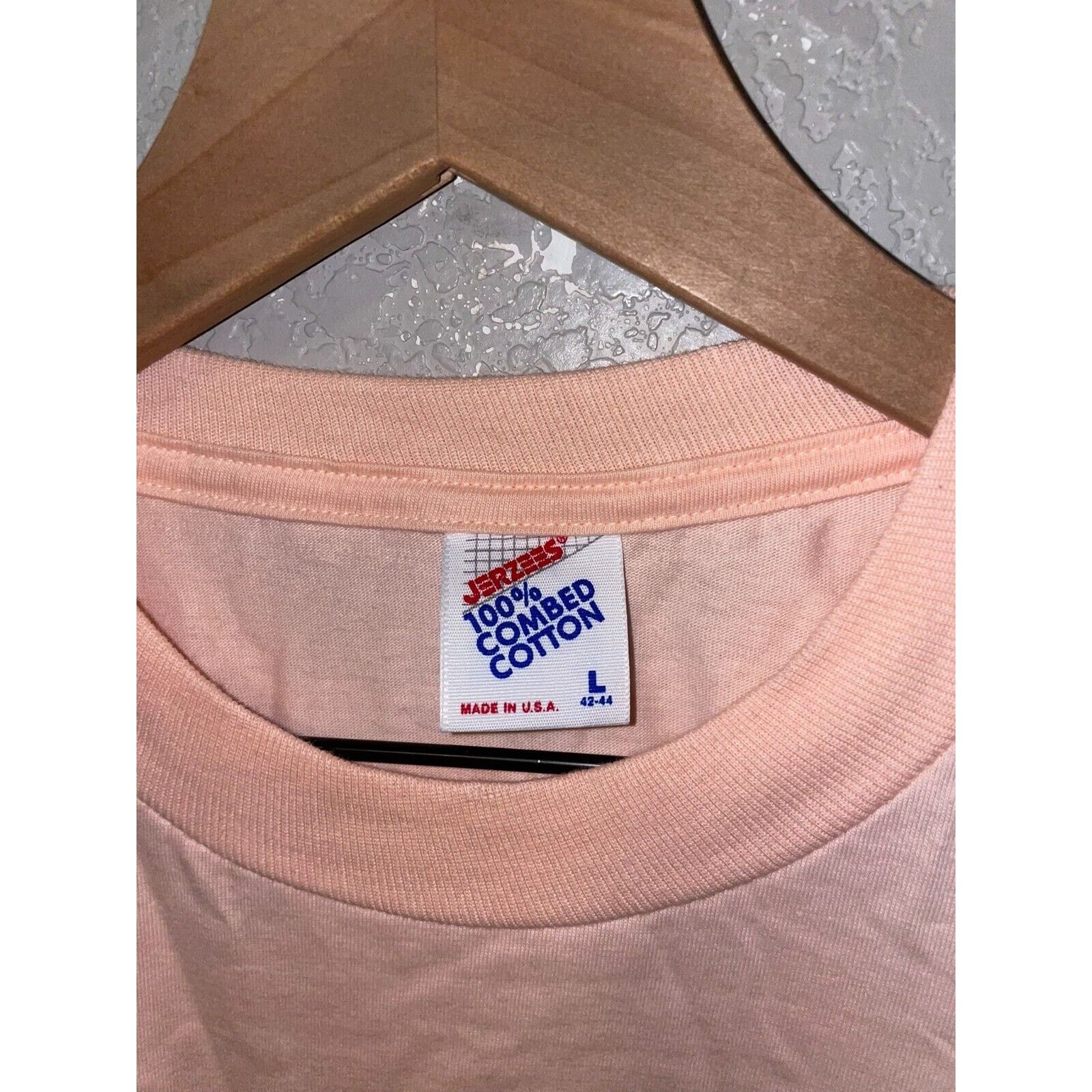 Jerzees Vintage Montana Pink Shirt Native American Feather 90s VTG L Size US L / EU 52-54 / 3 - 9 Thumbnail