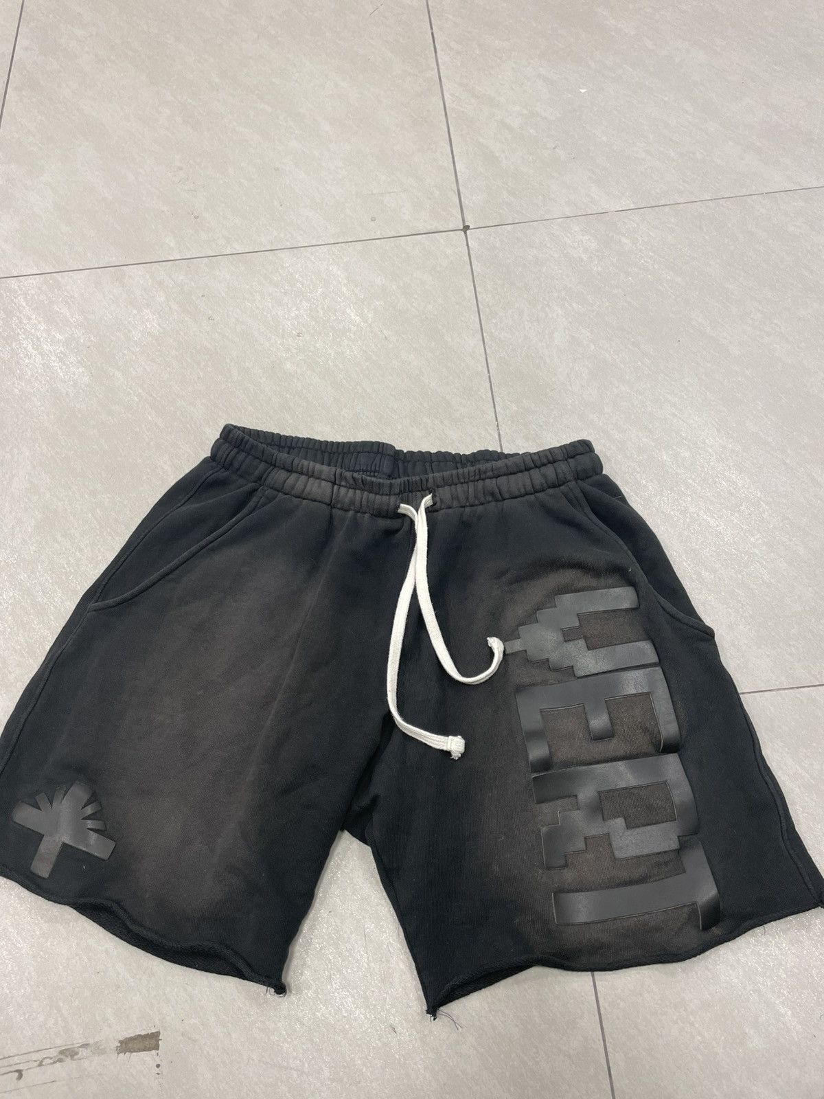 Vertabrae Black very shorts in good condition Size US 36 / EU 52 - 1 Thumbnail