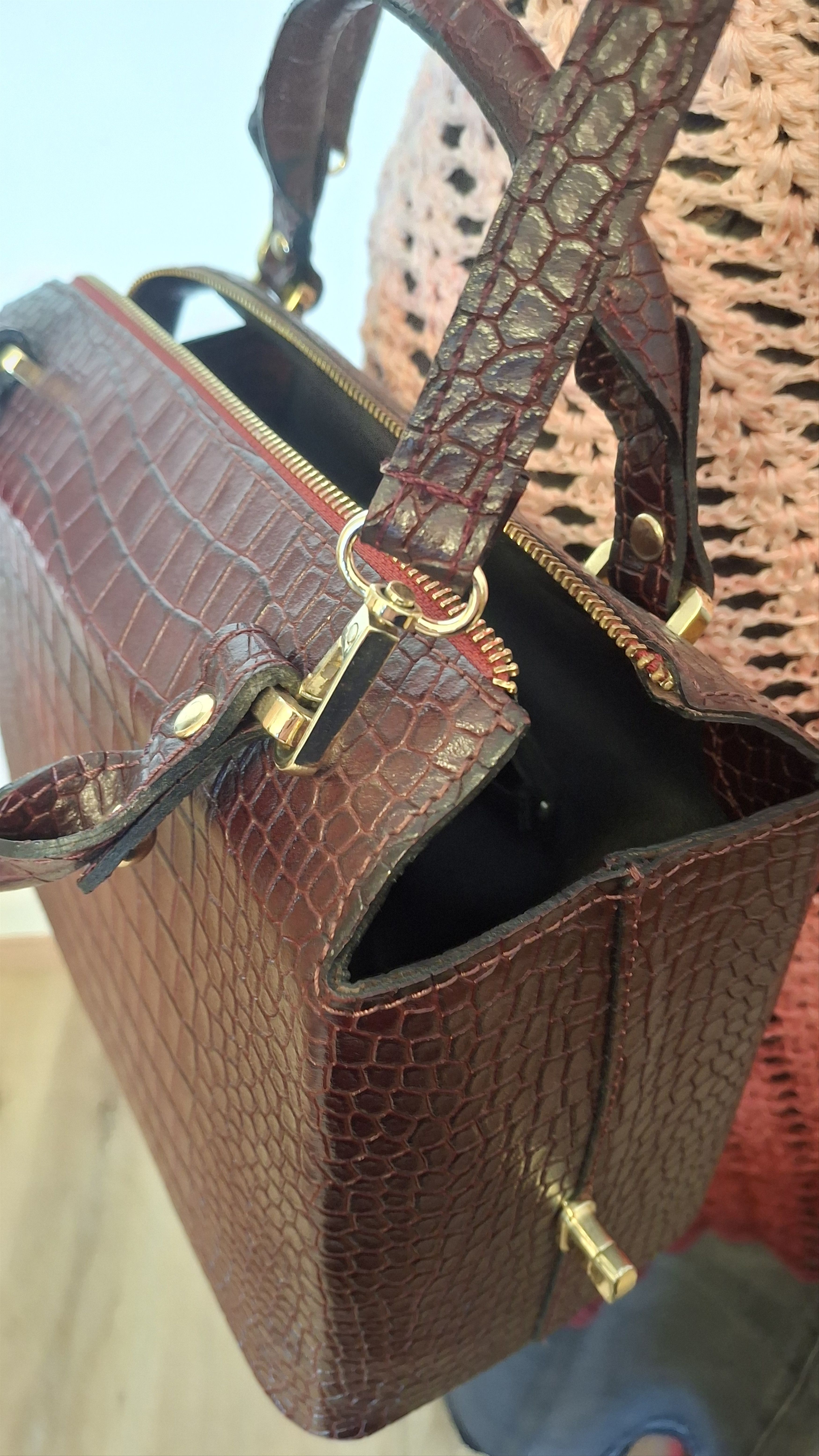 Vintage Avant-Garde Burgundy Croc Doctor Bag: Pristine Y2K Size ONE SIZE - 12 Thumbnail