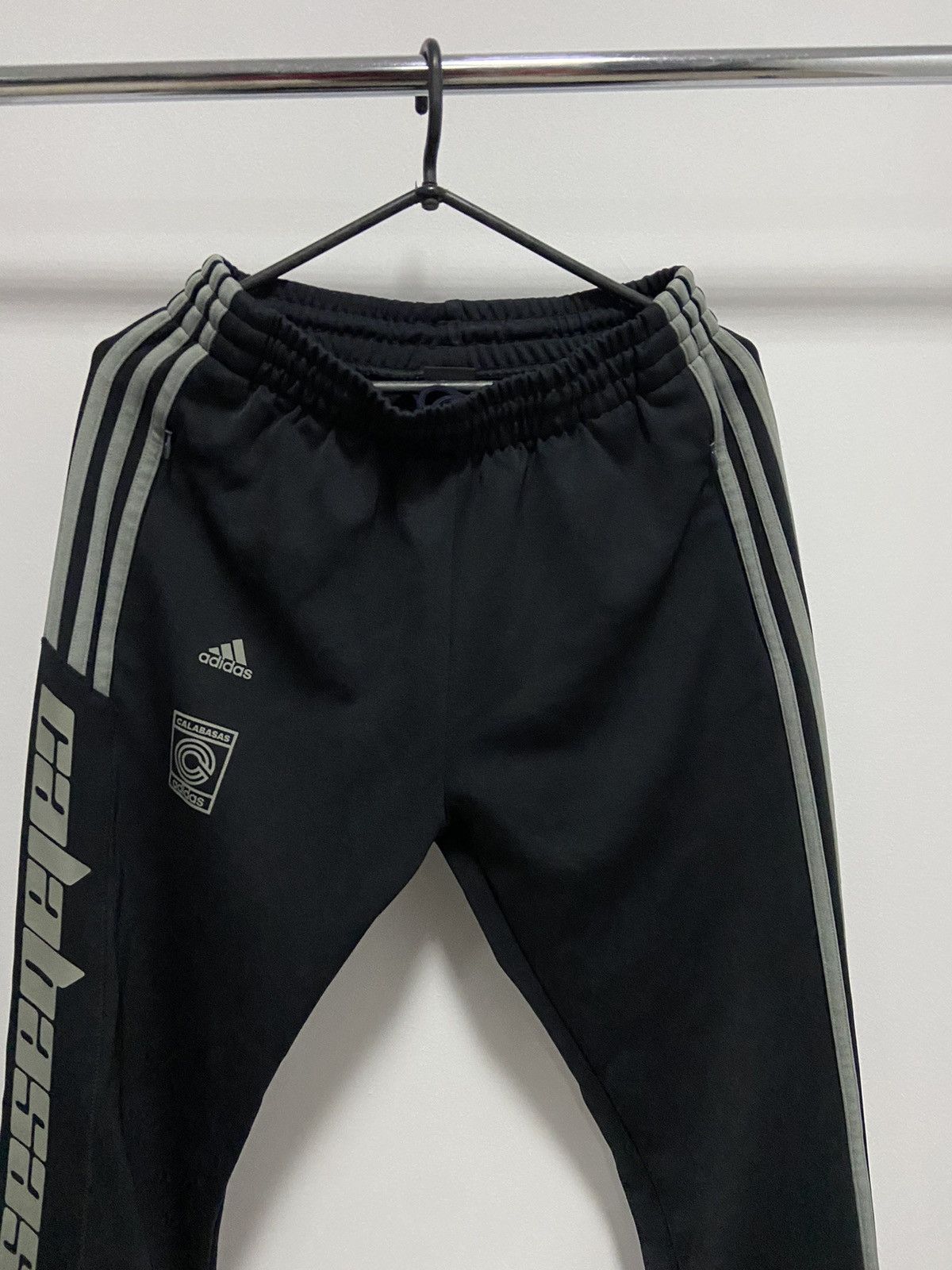 Adidas × Kanye West Adidas Kanye west calabasas sweatpants striped big logo Size US 30 / EU 46 - 2 Thumbnail