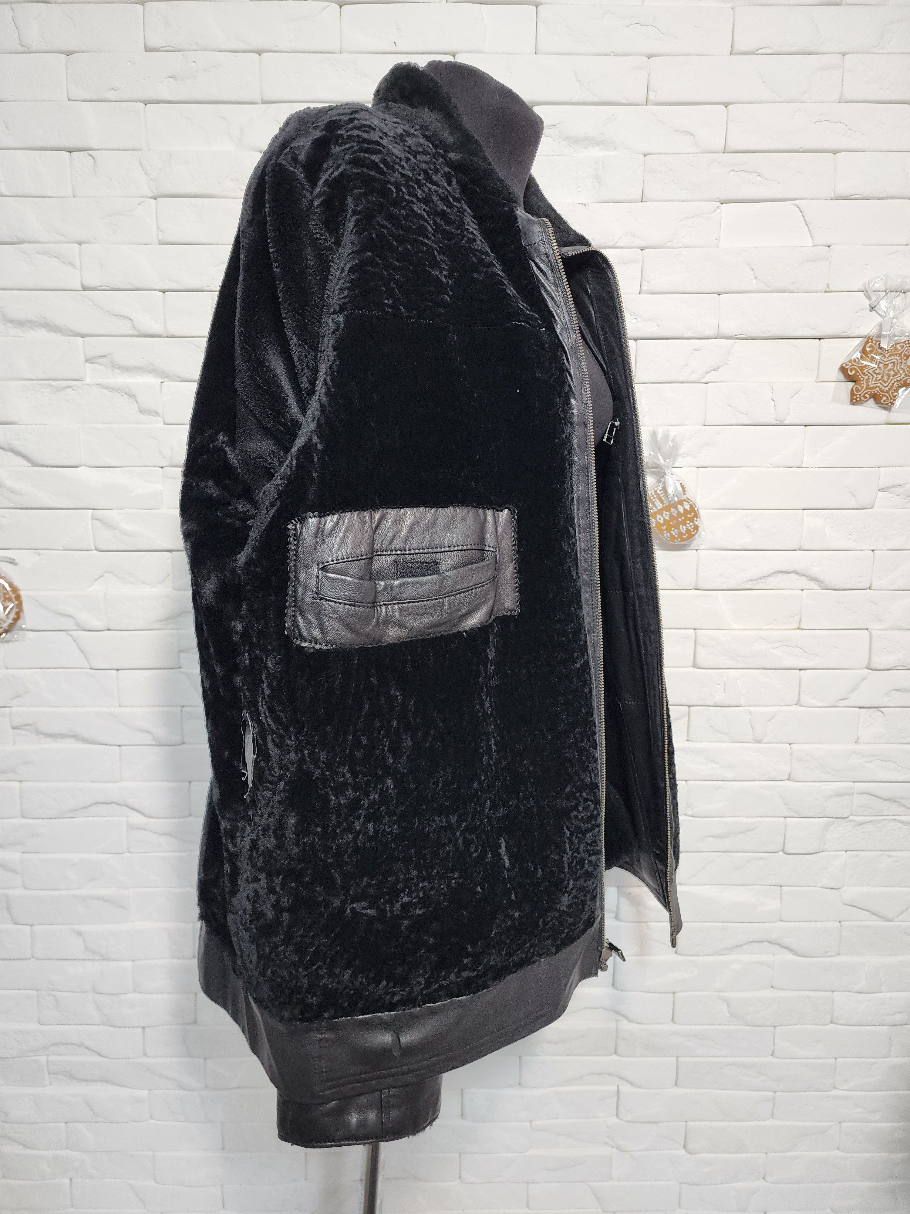 Furla Men's Black Sheepskin Coat: Warm Leather Jacket Size US L / EU 52-54 / 3 - 8 Thumbnail