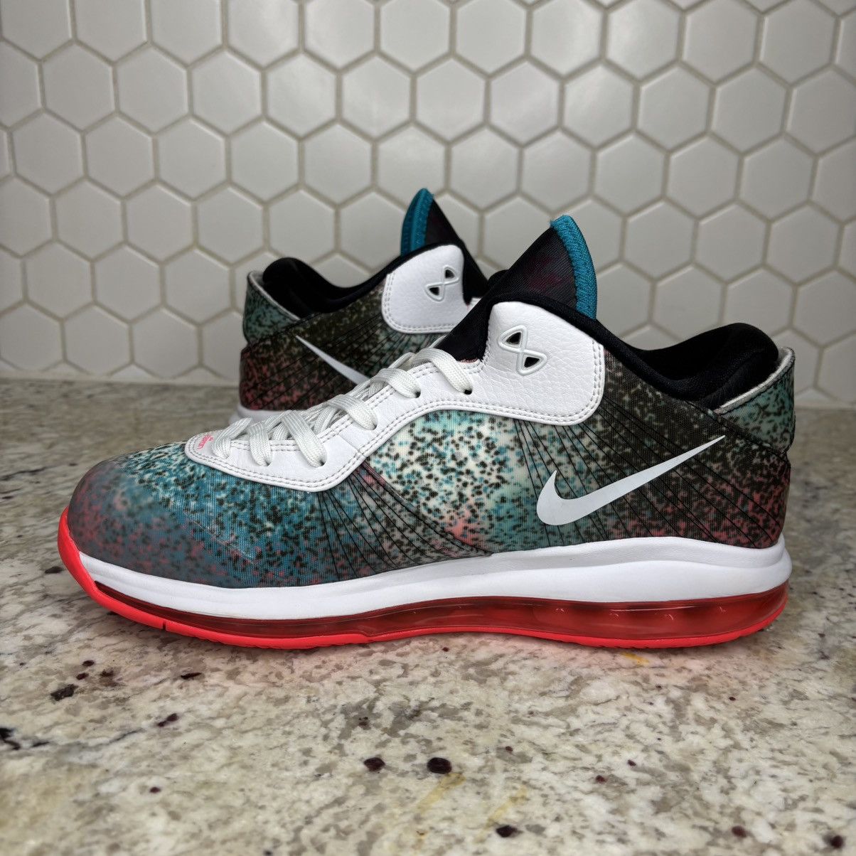 Nike Size 9.5 - Nike LeBron 8 V/2 Low Miami Night Clean No Box Size US 9.5 / EU 42-43 - 3 Thumbnail