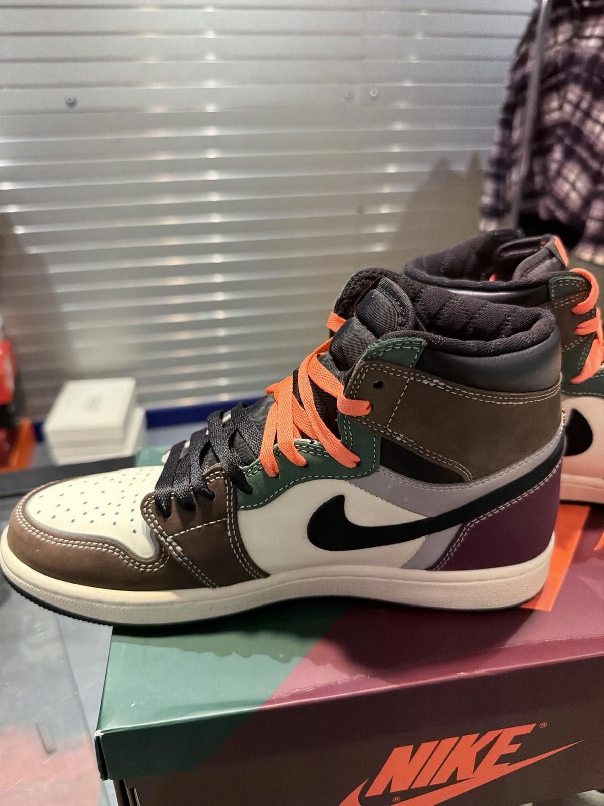 Jordan Brand Nike Air Jordan 1 Retro High OG Hand Crafted Shoes (8.5) Size US 8.5 / EU 41-42 - 11 Thumbnail
