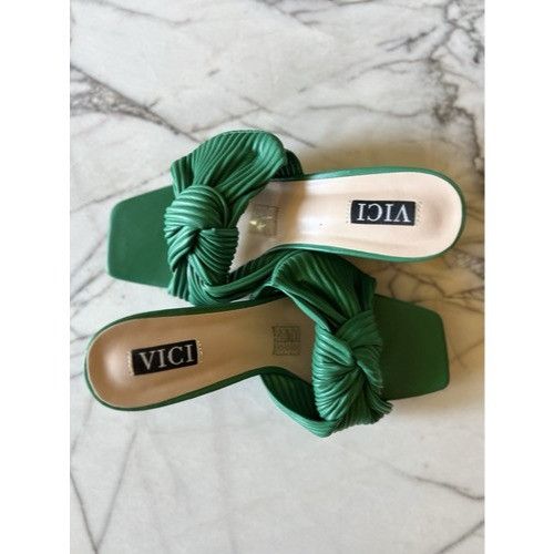 Other Vici Green Bow Sandals Women size US8 / EUR 38 / 2 1/2" Heel Size US 8 / IT 38 - 5 Thumbnail