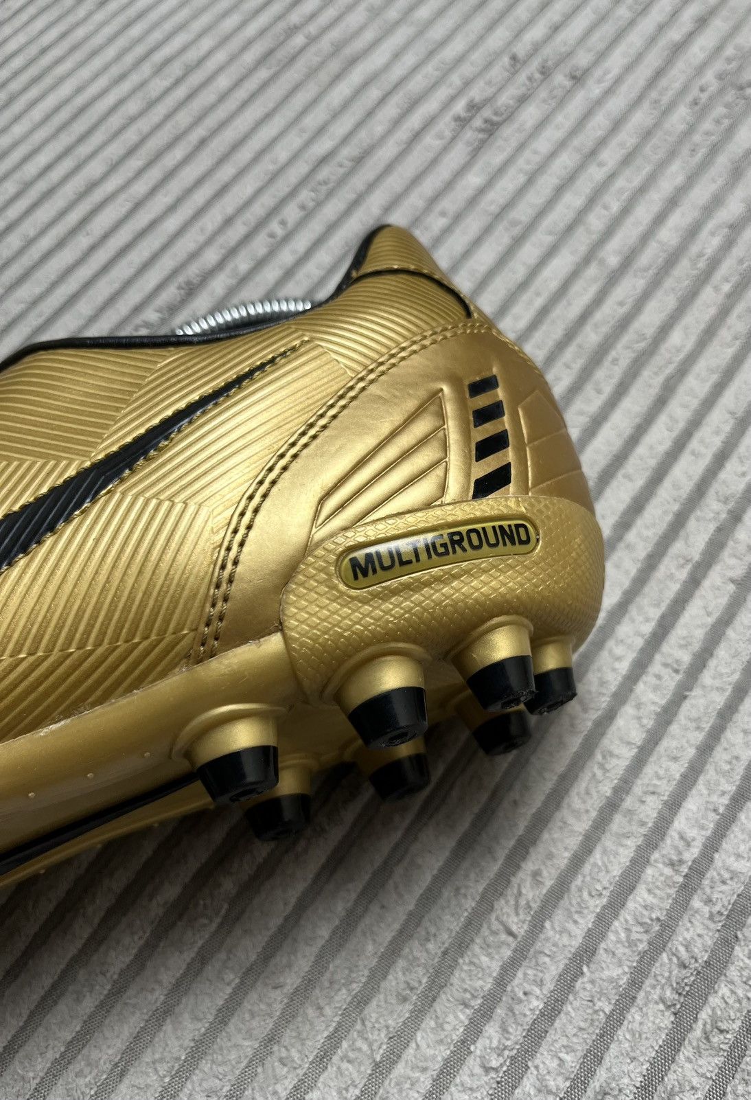 Nike Hype Nike Total 90 Shoot II MG Gold Football Cleats 00s Size US 9.5 / EU 42-43 - 5 Thumbnail