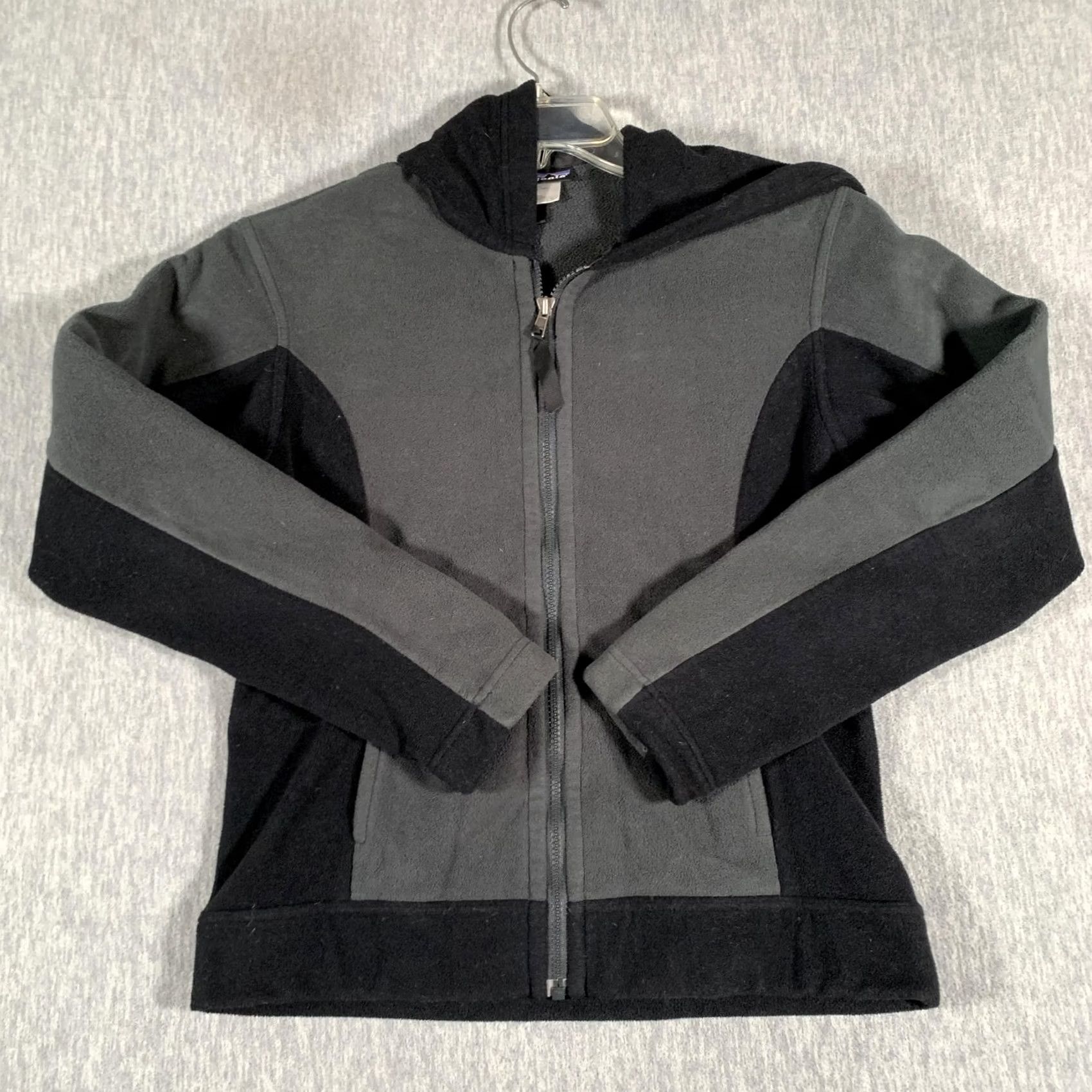 Patagonia Patagonia Jacket Womens XS Gray Black Fleece Full Zip Hooded Outdoor Coat Size XS / US 0-2 / IT 36-38 - 2 Thumbnail