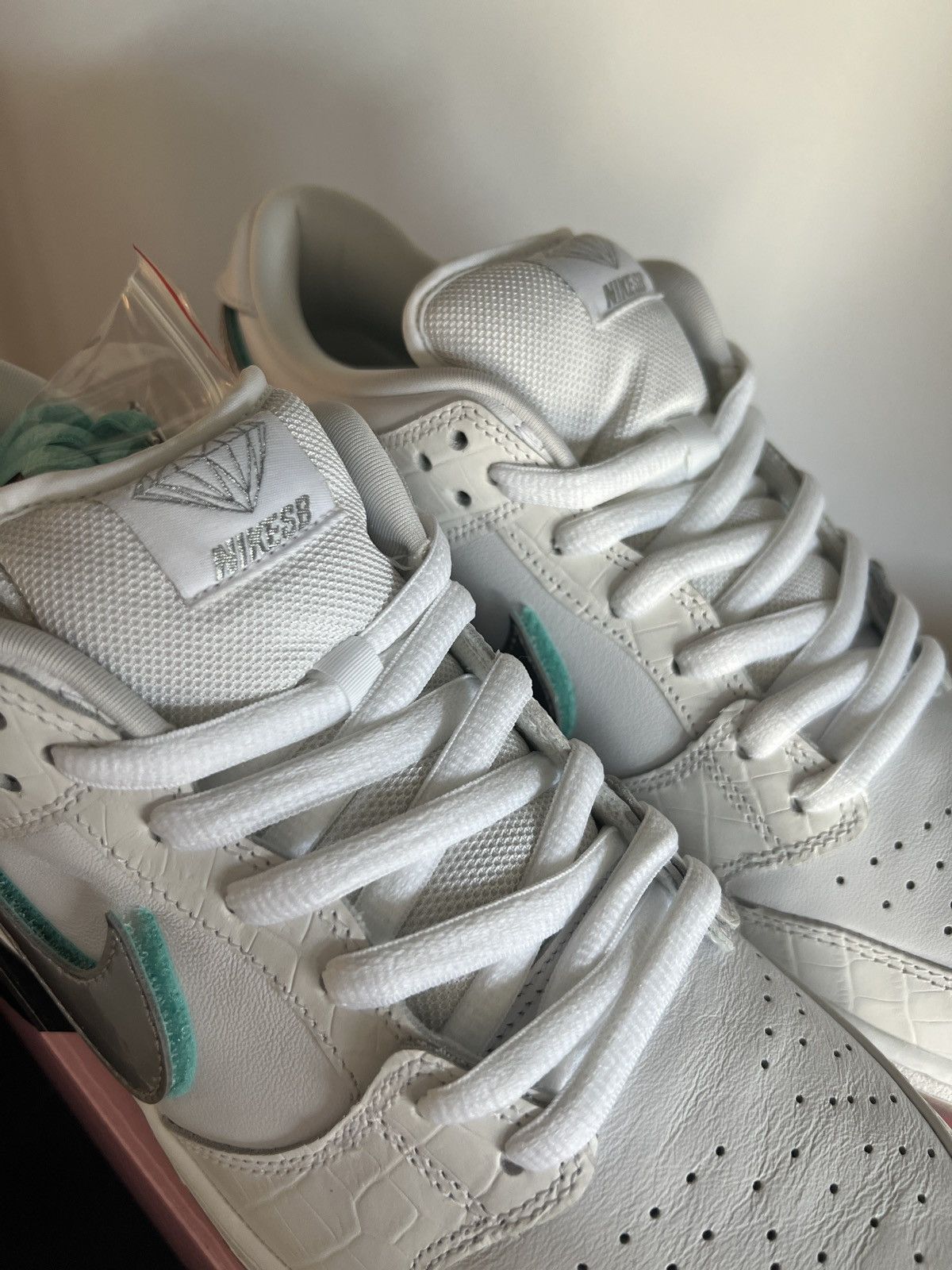 Nike NIKE X DIAMOND SB DUNK LOW PRO WHITE Size US 11.5 / EU 44-45 - 5 Thumbnail