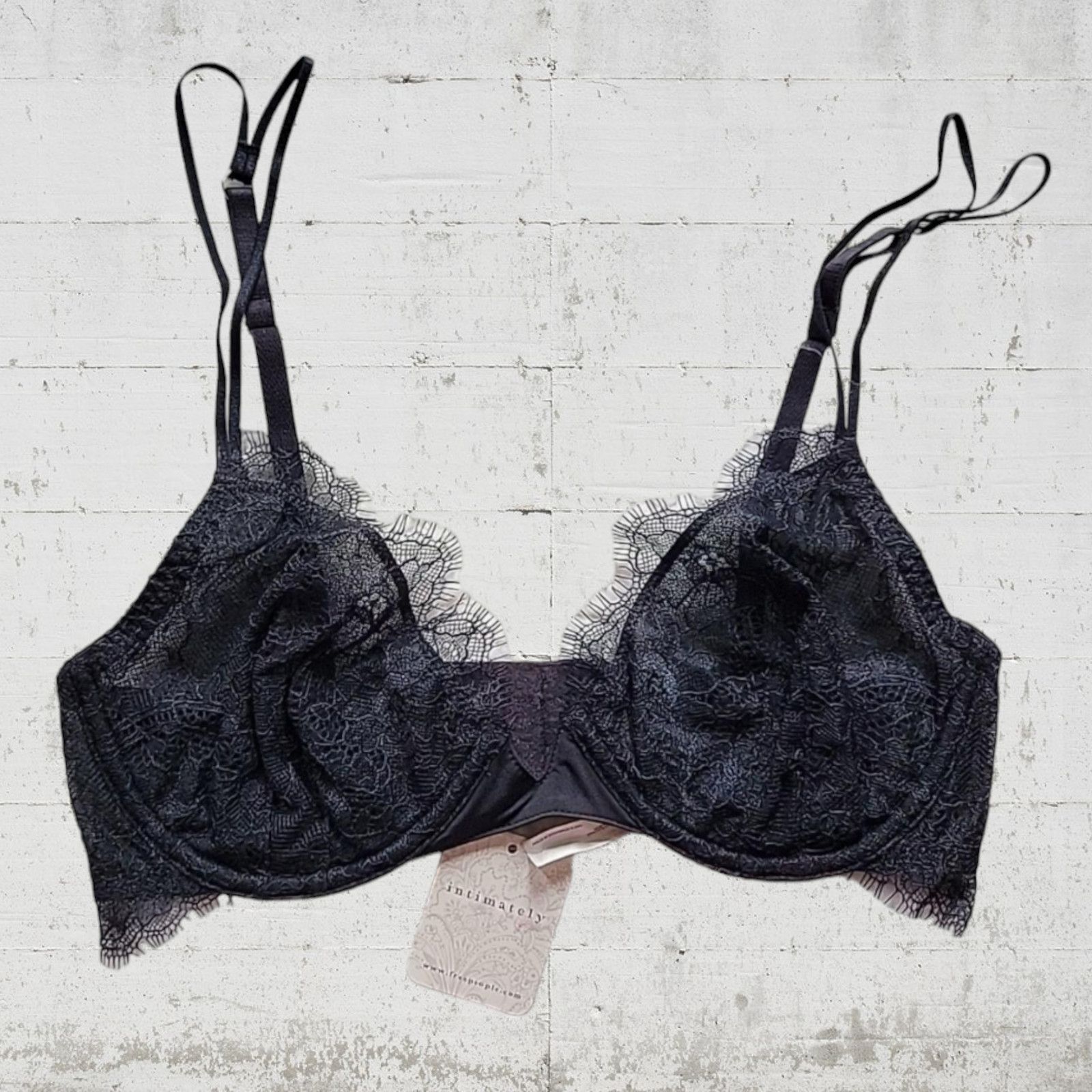 Free People Free People Black Allure Lace Unpadded Bra Size 32C Size ONE SIZE - 1 Thumbnail