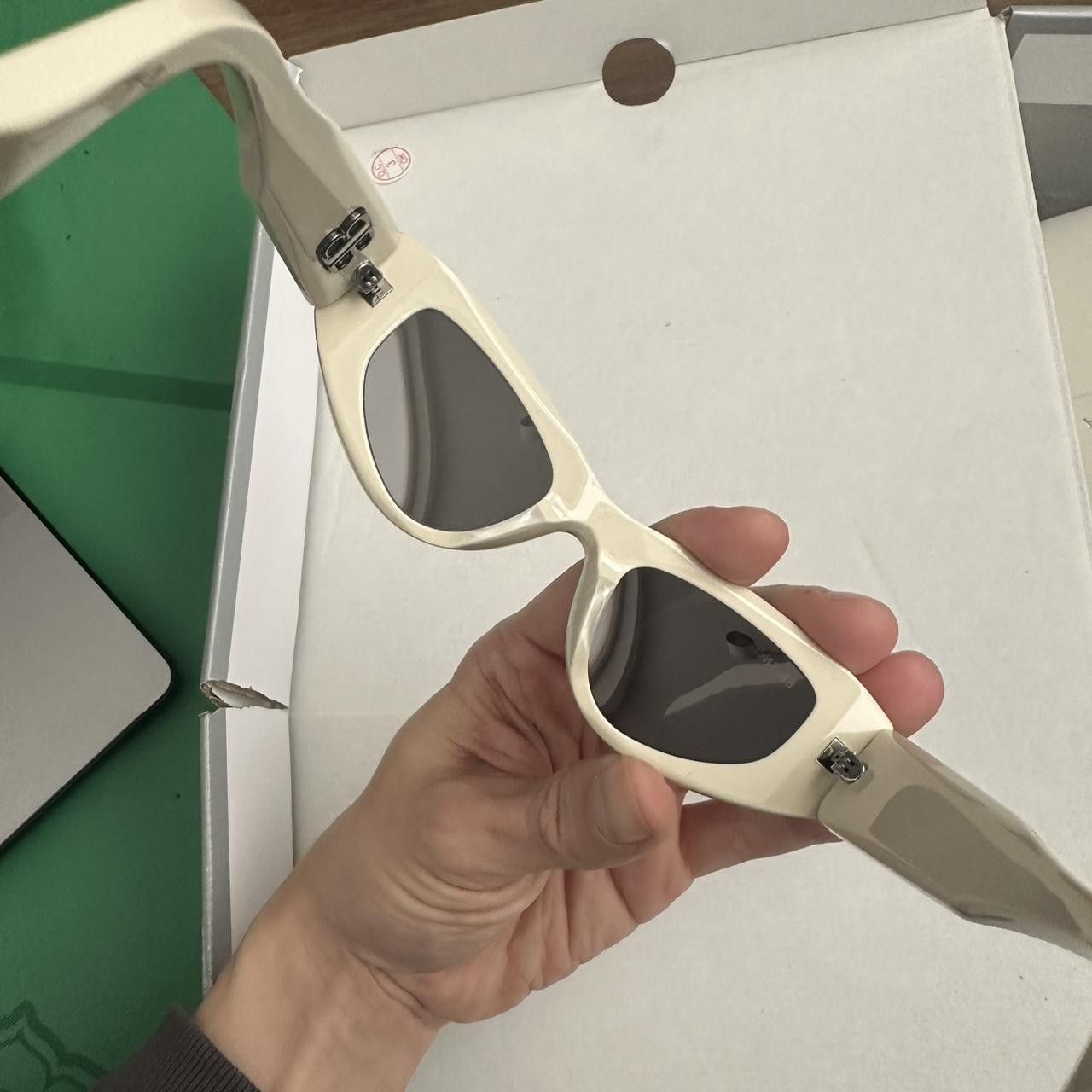 Balenciaga Balenciaga Eyewear Cat-Eye Frame Sunglasses Size ONE SIZE - 6 Thumbnail