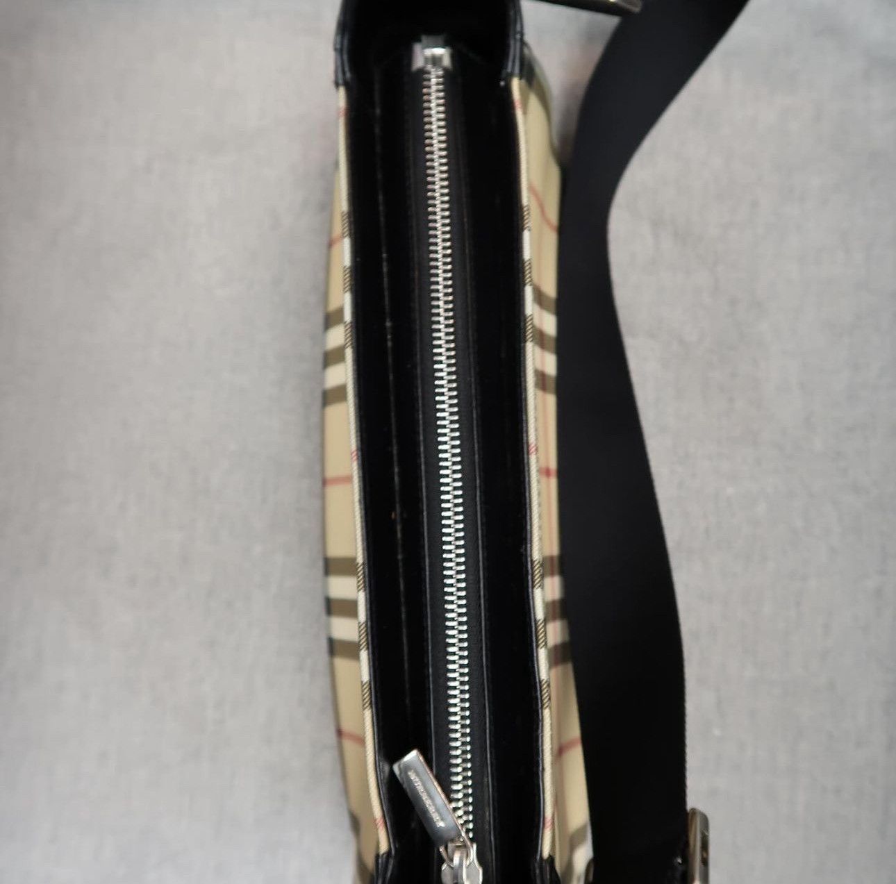 Burberry Authentic Burberry Shoulder Bag Size ONE SIZE - 6 Thumbnail