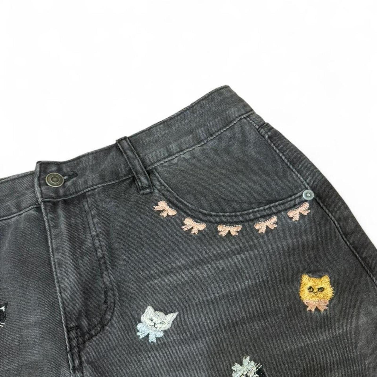 True Religion Black denim shorts with embroidered cat design Size 34" / US 12 / IT 48 - 8 Thumbnail
