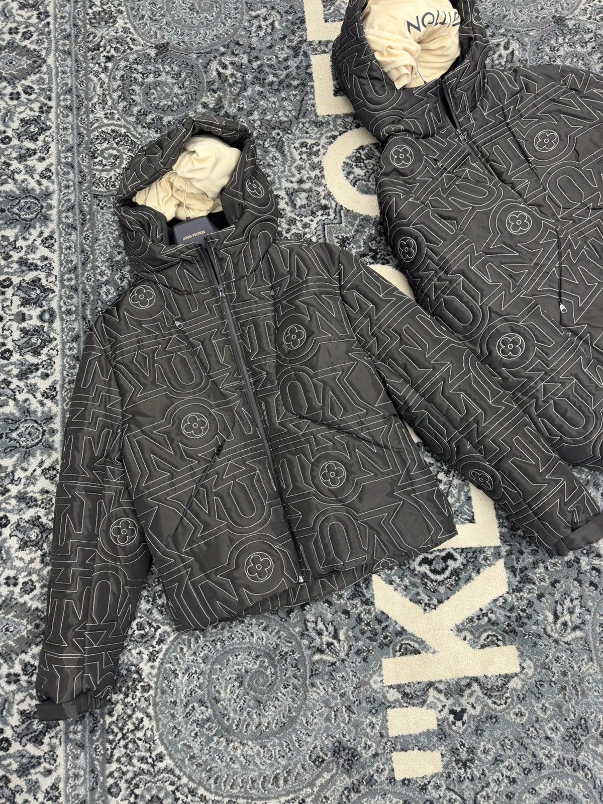 Louis Vuitton Louis Vuitton All over snow jacket Size US L / EU 52-54 / 3 - 2 Thumbnail