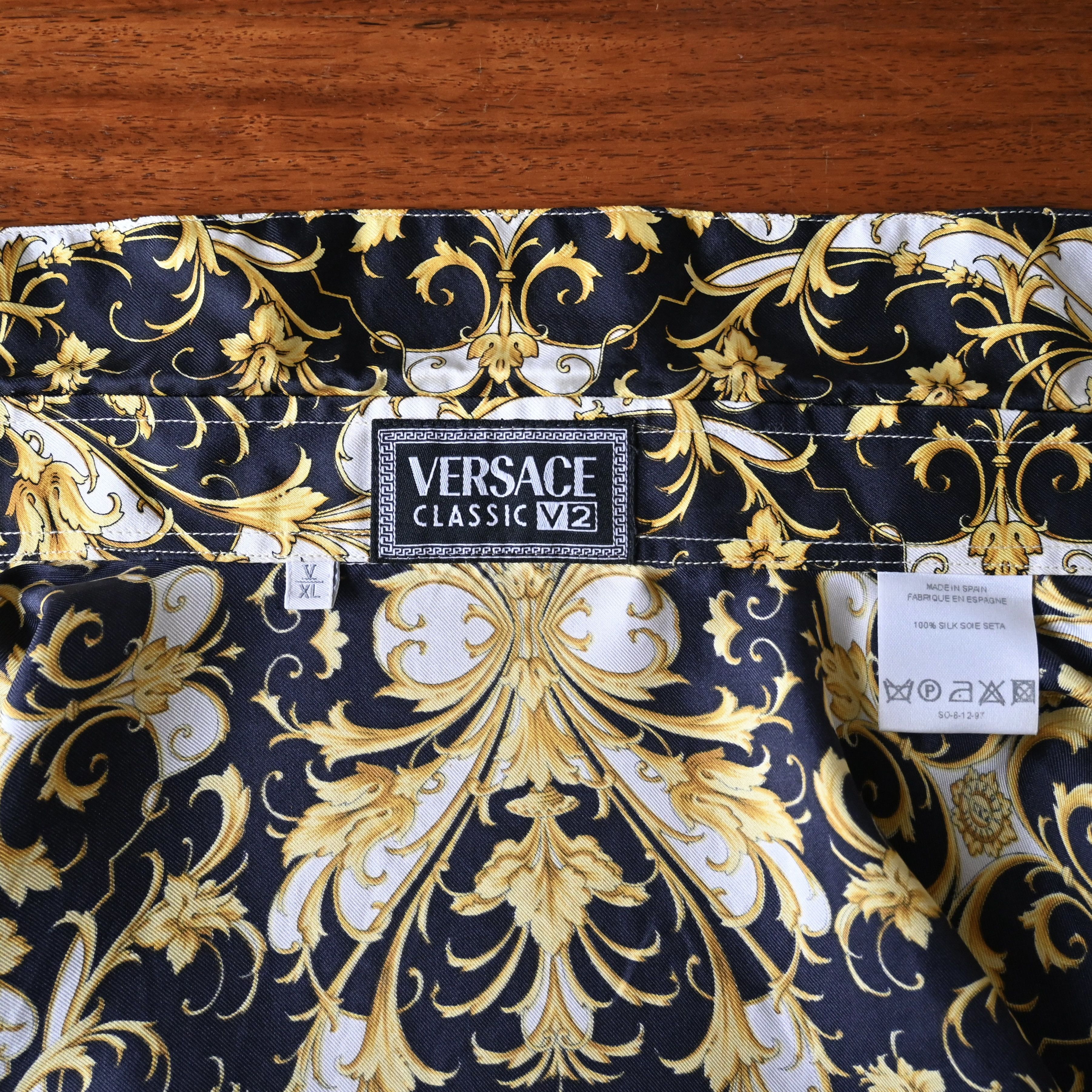 Versace VTG 1990s VERSACE CLASSIC V2 silk shirt made in Spain Size US XL / EU 56 / 4 - 11 Thumbnail