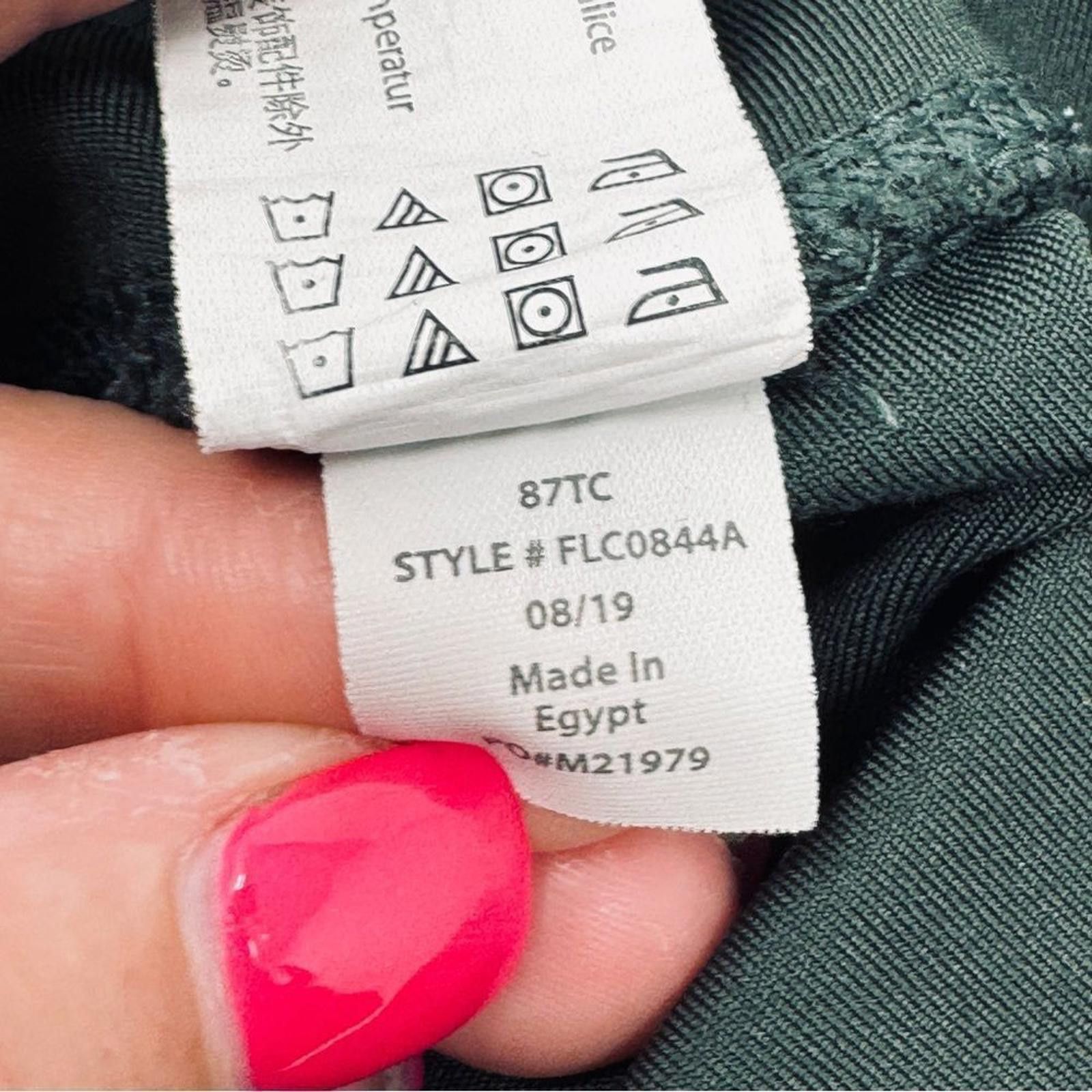 Bally NWOT. Bally Total Fitness. Green Capri Leggings. Size Small. Size 28" / US 6 / IT 42 - 5 Thumbnail