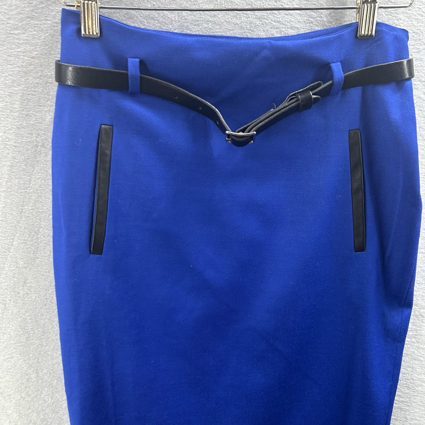 Vintage Yigal Azrouel Skirt Womens 4 Blue Black Leather Belt Business Trim Quiet Luxury Size 27" / US 4 / IT 40 - 3 Thumbnail