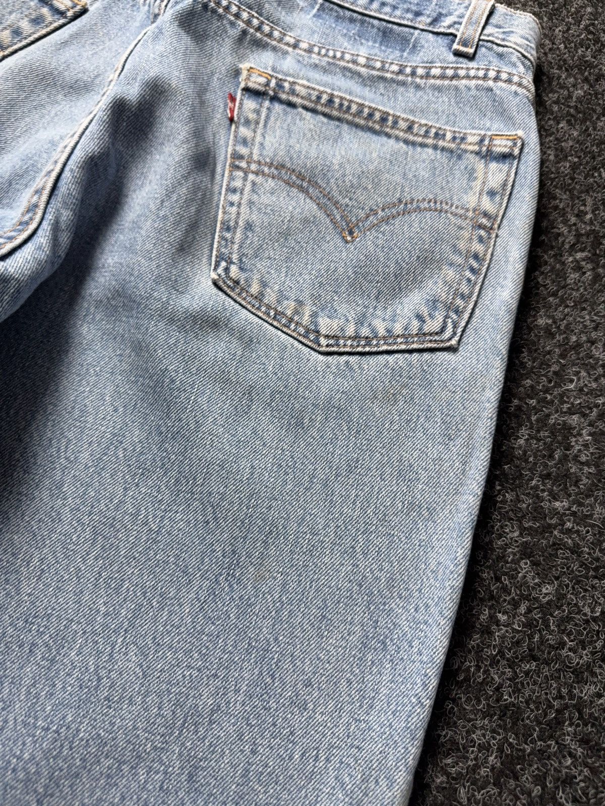 Levi's Vintage Clothing 90s Levi's 550 Distressed Dirty Relaxed Fit USA Retro Jeans Size US 35 - 17 Thumbnail