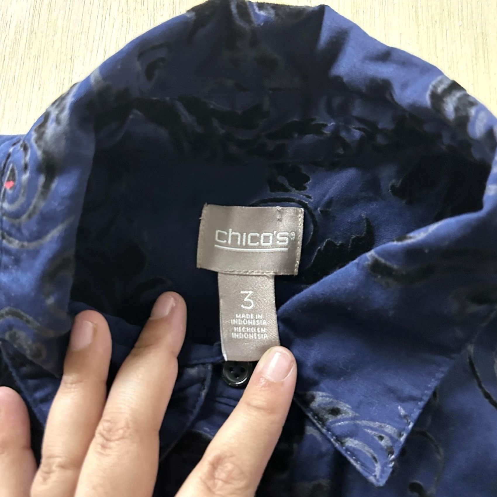 Vintage Chico's Shirt Womens 3 Blue Flocked Velvet Floral Button Up Long Sleeve Top Size XS / US 0-2 / IT 36-38 - 2 Thumbnail