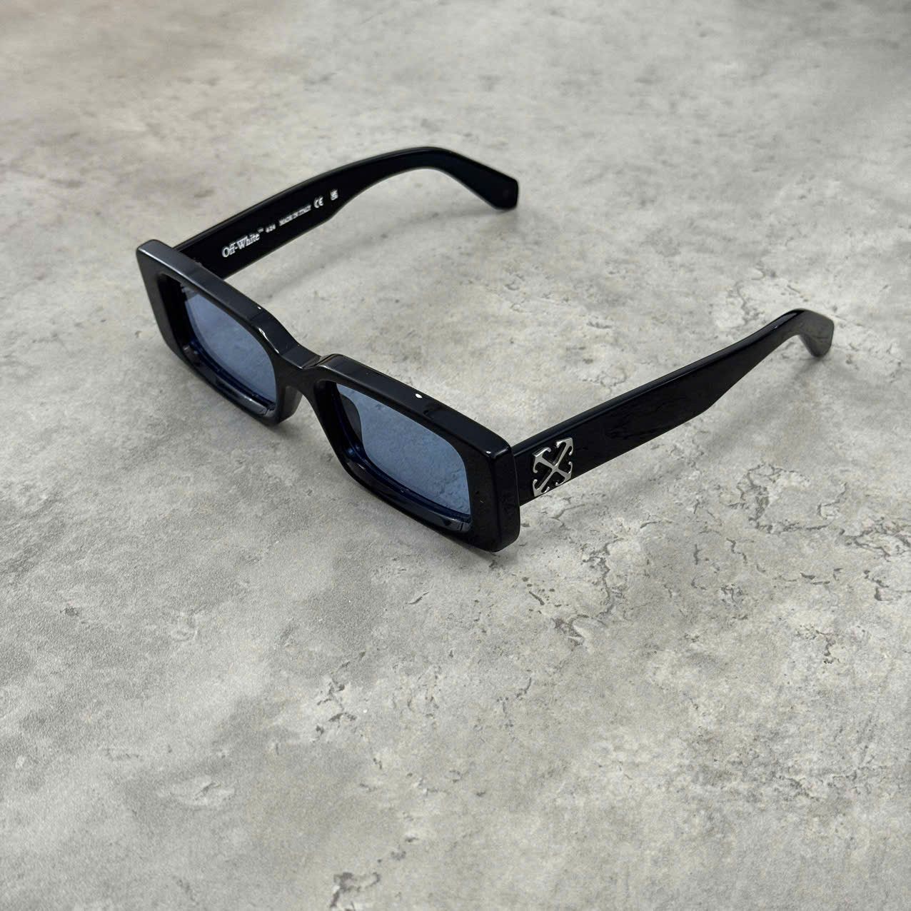 Off-White OFF WHITE Arthur Sunglasses BLACK/BLUE Size ONE SIZE - 1 Thumbnail