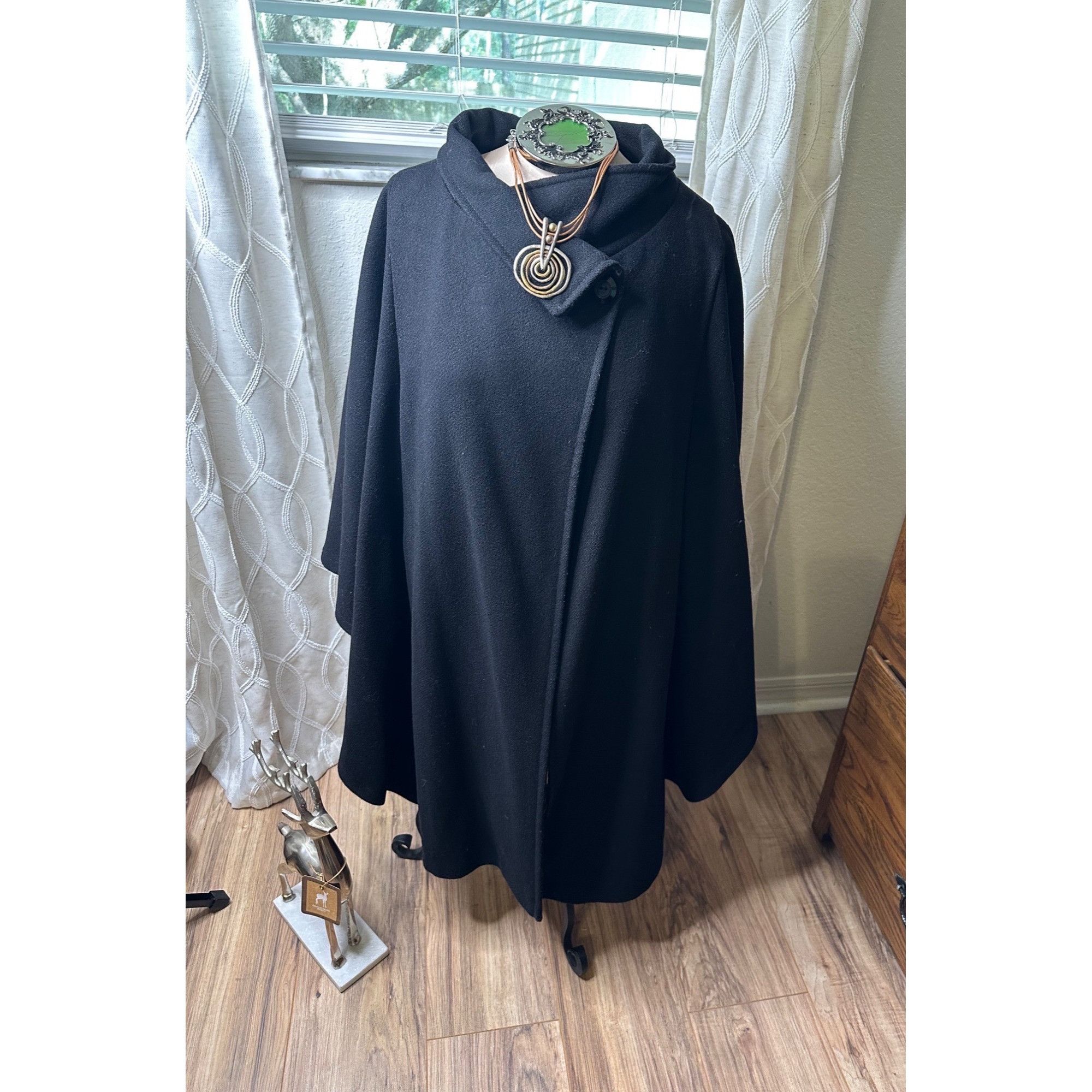 Vintage Vtg Black Wool Blend Cape Coat Button Closure Woman’s XL Ove Size ONE SIZE - 1 Thumbnail