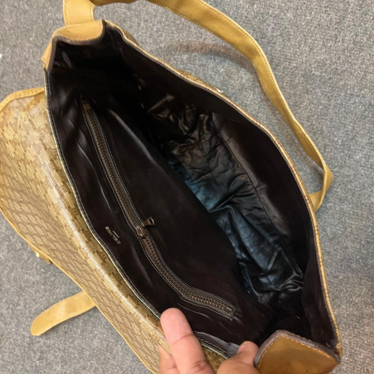 Celine × Vintage Vintage Celine Sling Bag Size ONE SIZE - 5 Thumbnail