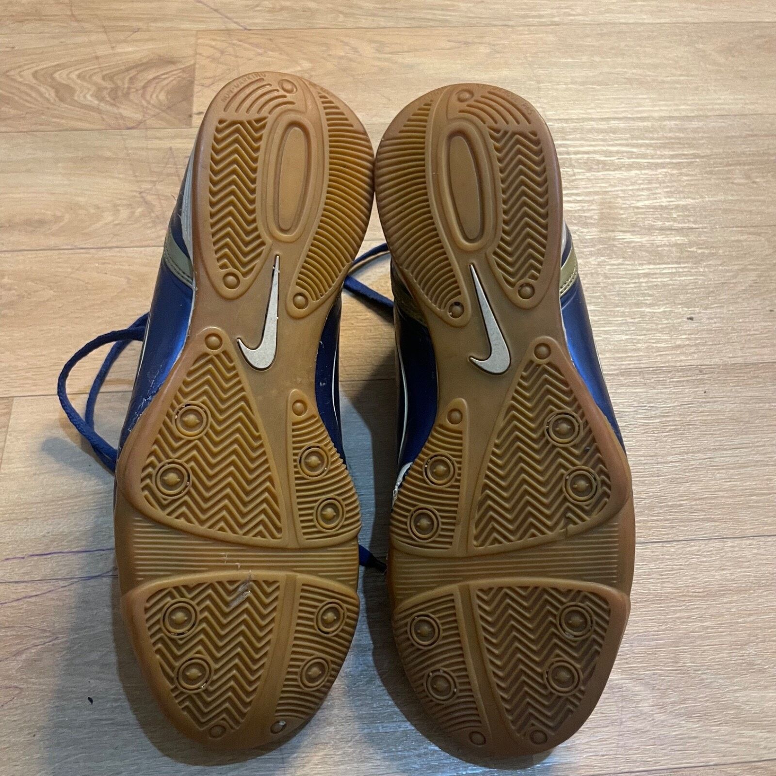 Nike VINTAGE Nike RONALDO indoor Shoes R9 Rare Football 2005 Size US 10 / EU 43 - 15 Thumbnail