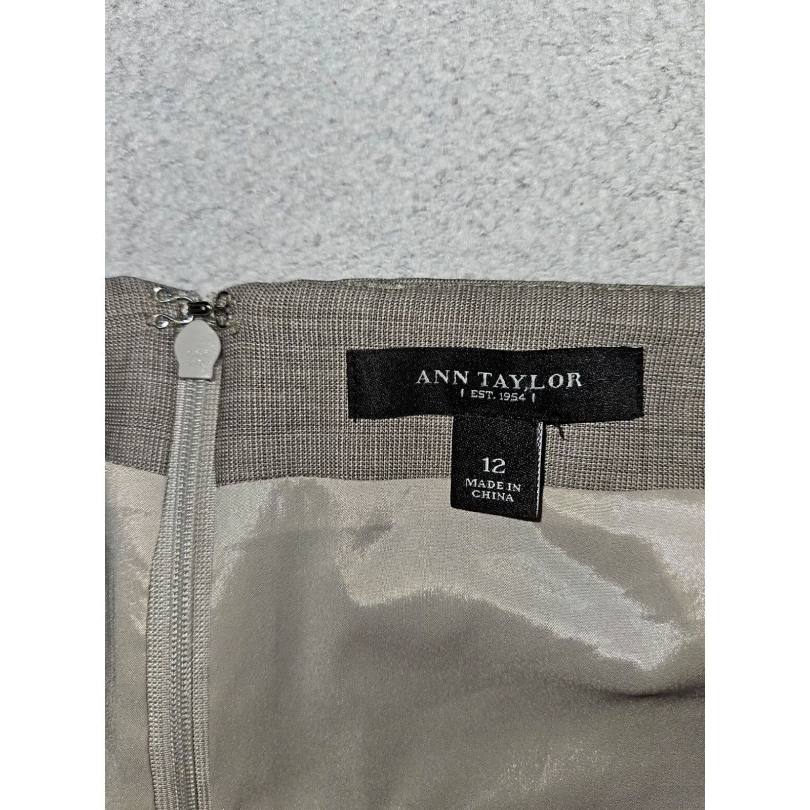 Ann Taylor VINTAGE? Anne Taylor Pencil Skirt Women's 12 Lt Gray Virgin Wool Lycra Lined Workwear Size 34" / US 12 / IT 48 - 2 Thumbnail