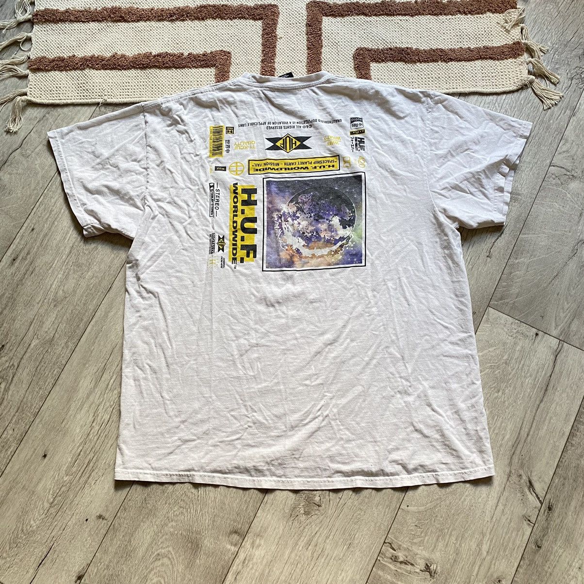 Huf HUF WORLDWIDE SPACESHIP PLANET EARTH CRAZY PRINT T SHIRT Size US XL / EU 56 / 4 - 2 Thumbnail
