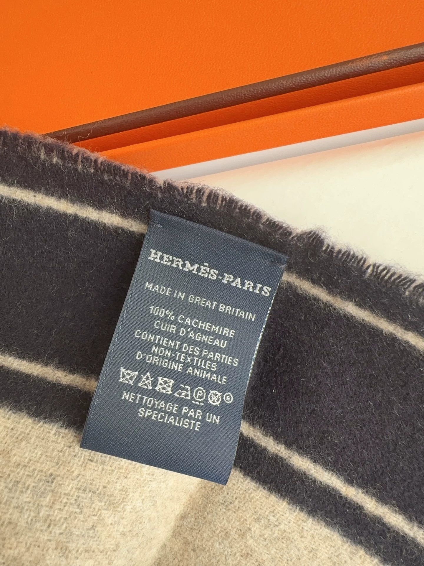 Hermes Hermes Casaque Clefs de H Cashmere Scarf Nav/Ecru Size ONE SIZE - 6 Thumbnail