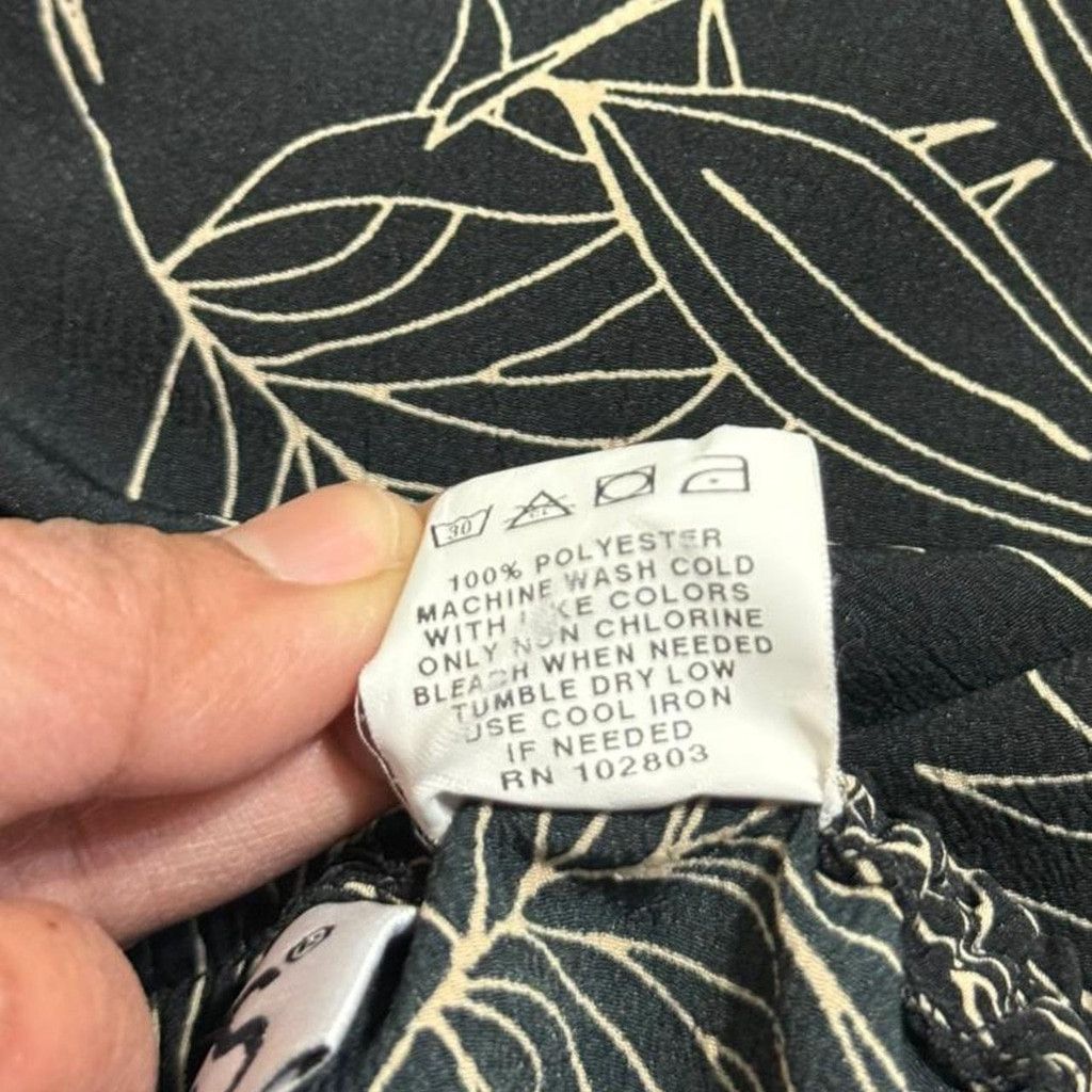 Briggs & Riley Vintage Black and gold leaf print maxi skirt by BRIGGS Size 30" / US 8 / IT 44 - 2 Thumbnail