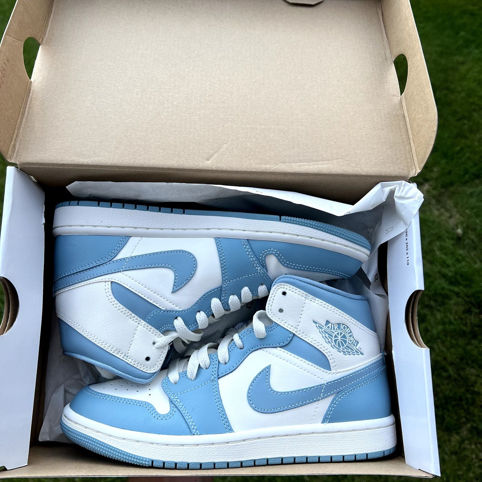 Jordan Brand × Nike Size 7 - Nike Air Jordan 1 Mid University Blue Women's Shoes Size US 7 / IT 37 - 9 Thumbnail