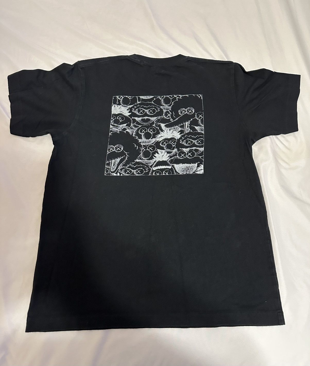 Kaws × Uniqlo KAWS Uniqlo Sesame Street Pocket Tee Size US M / EU 48-50 / 2 - 3 Thumbnail