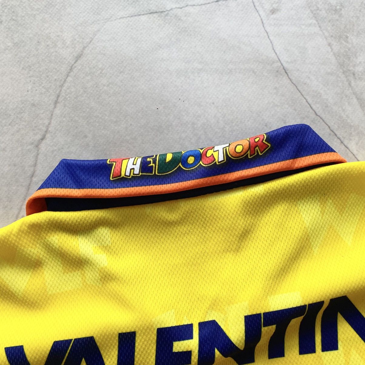 Vintage Vintage Valentino Rossi 46 The Doctor All Over Print T-shirt Size US S / EU 44-46 / 1 - 8 Thumbnail