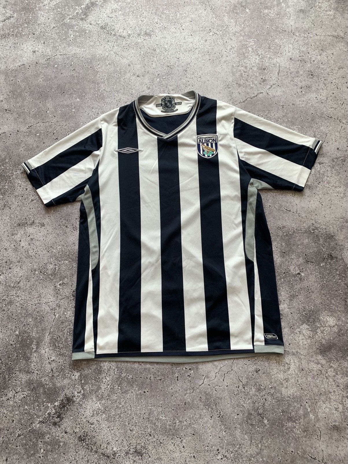 Umbro 🔥UMBRO WEST BROMWICH ALBION 2009/10 HOME SOCCER SHIRT Size US L / EU 52-54 / 3 - 1 Thumbnail