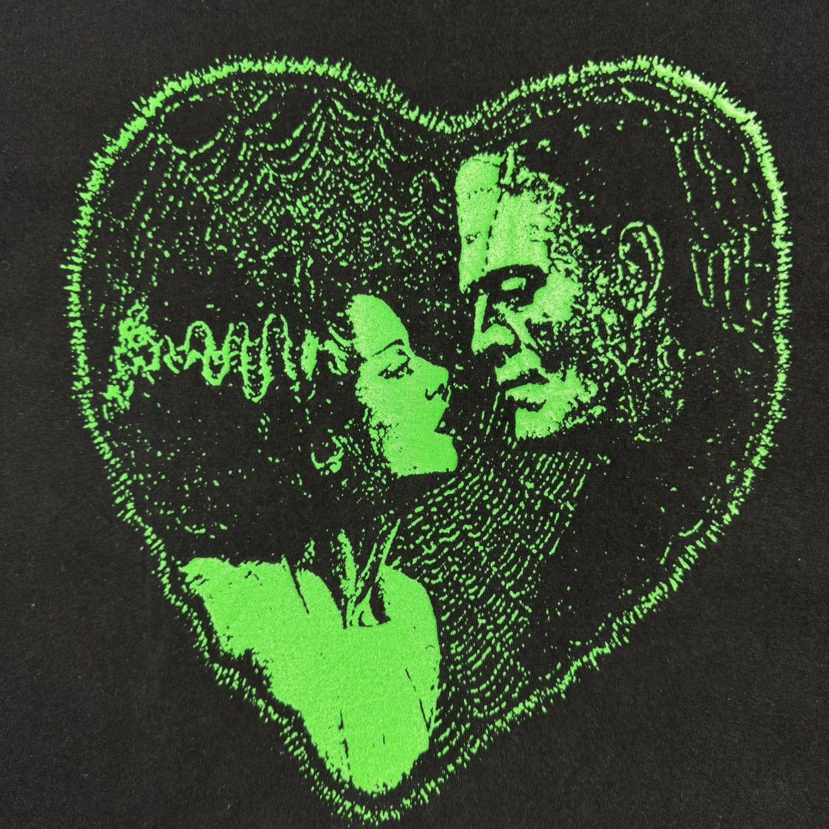 Vintage Vintage Frankenstein "We Belong Dead" Heart Graphic T-shirt Size US XL / EU 56 / 4 - 6 Thumbnail