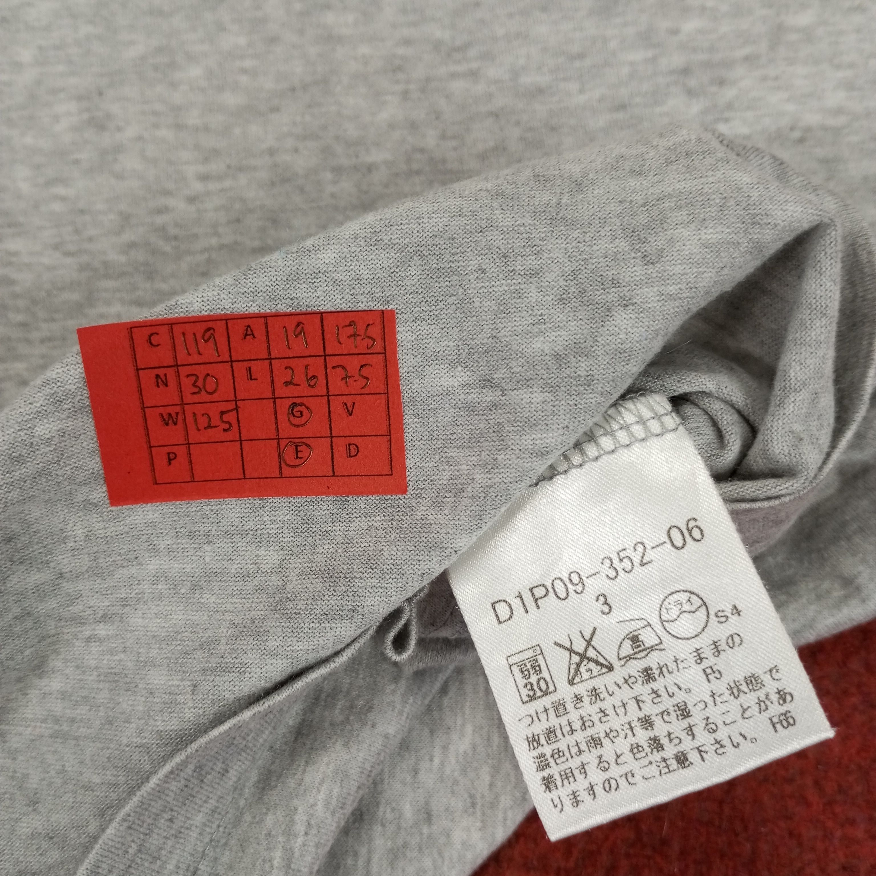 Burberry × Vintage Burberry Black Label Center Design Custom Tshirt Size US M / EU 48-50 / 2 - 6 Thumbnail