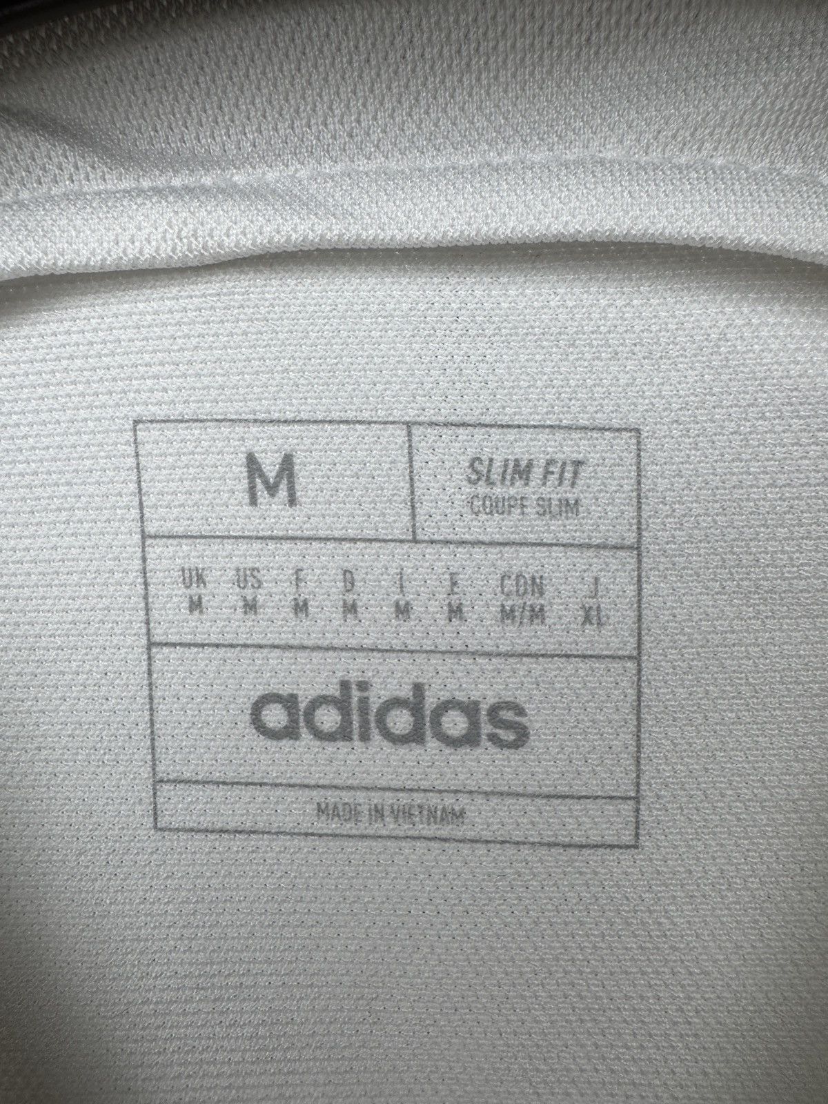 Adidas Jersey Adidas Real Madrid Home 2023/2024 Medium Shirt HR3796 Size US M / EU 48-50 / 2 - 10 Thumbnail