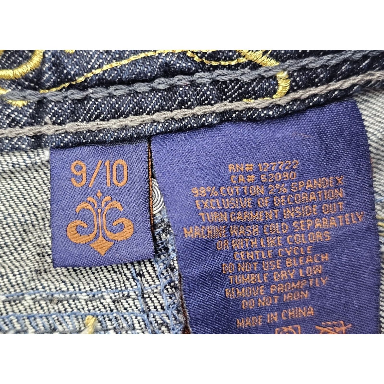 Denime VINTAGE Dereon Dark Wash Denim Jeans Women’s 9/10 Gold Accent Tapered Leg 30x32 Fit - House of Deréon Jeans Women Dark Blue Regular Size 30 Womens Size 32" / US 10 / IT 46 - 7 Thumbnail