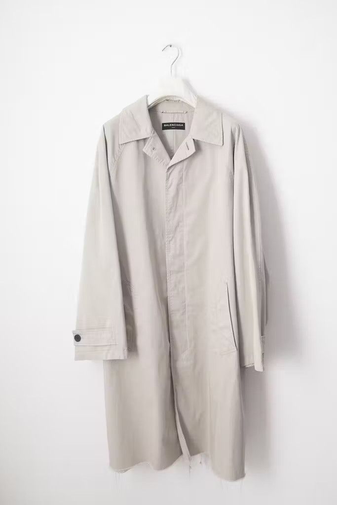 image of Balenciaga Aw17 Xxxl Oversized Mackintosh in Cream, Men's (Size Small)