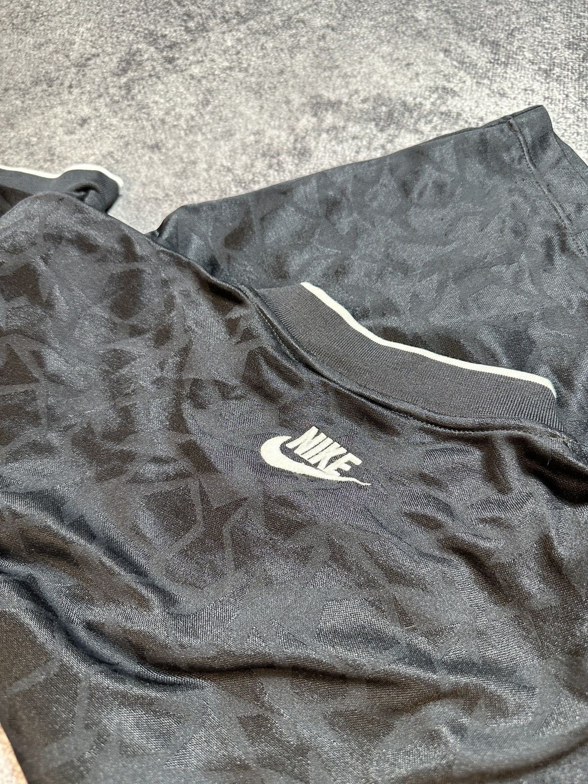 Nike × Vintage Y2K Vintage Nike Big Logo T-shirt Streetwear Style L Rare Size US L / EU 52-54 / 3 - 3 Thumbnail