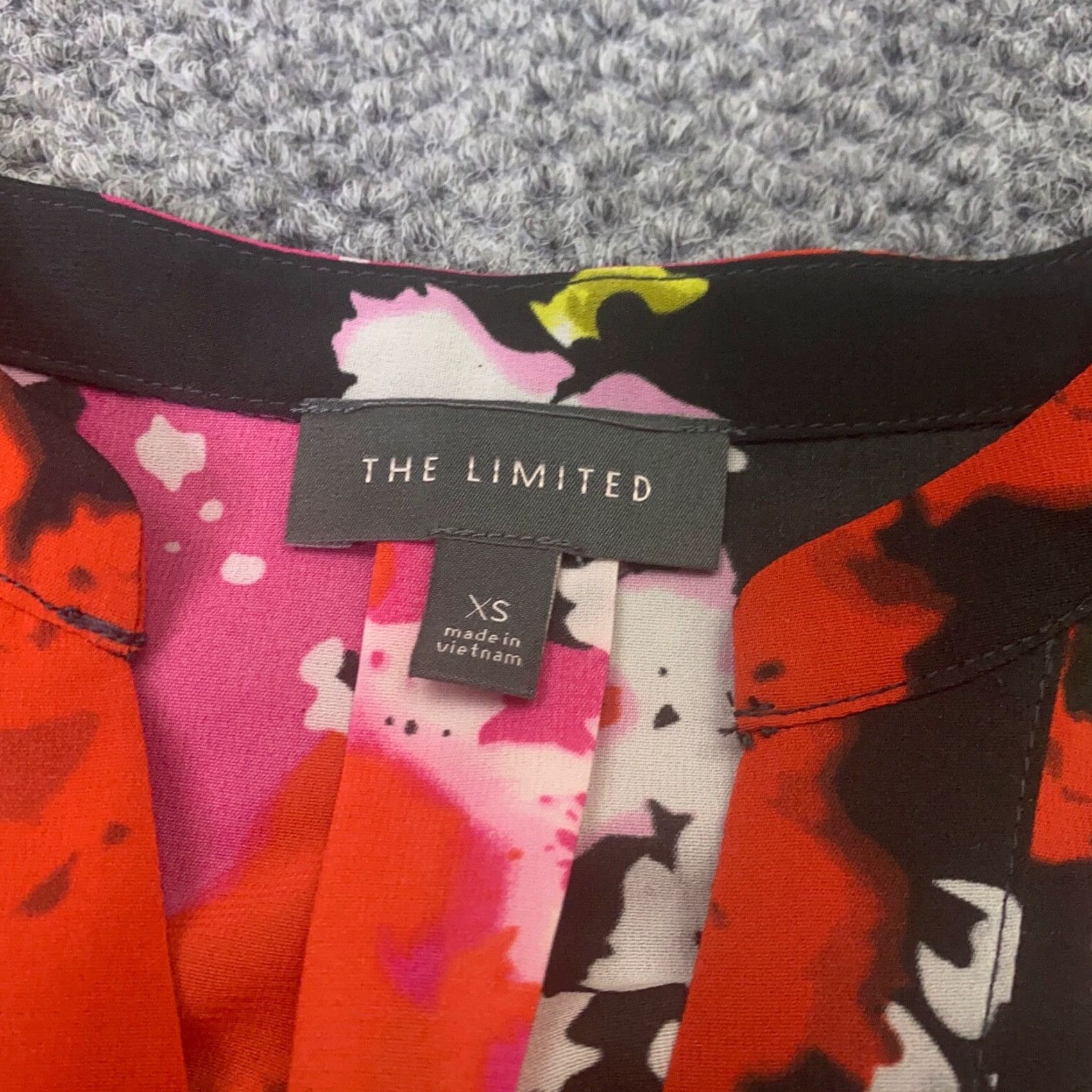 Vintage The Limited Shirt Womens XS Orange Floral Roll-Tab Sleeve V-Neck Flowy Stretch Size XS / US 0-2 / IT 36-38 - 6 Thumbnail