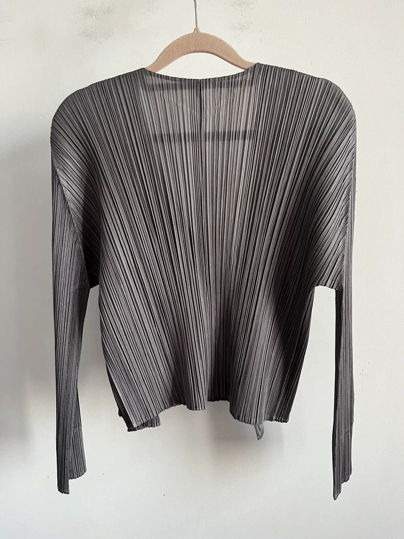 Issey Miyake Issey Miyake size:3 Grey pleated cardigan Size S / US 4 / IT 40 - 2 Thumbnail