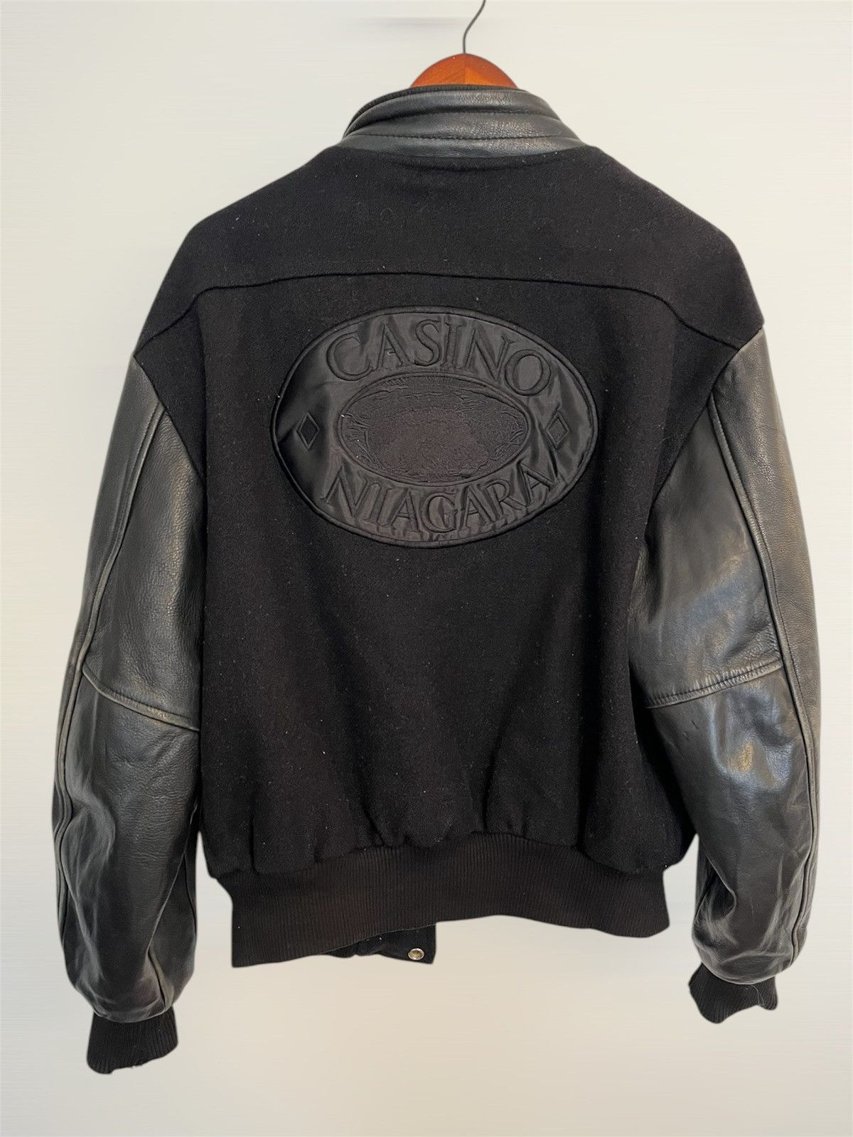 90’s avintage varsity jacket Casino Niagara Black leather