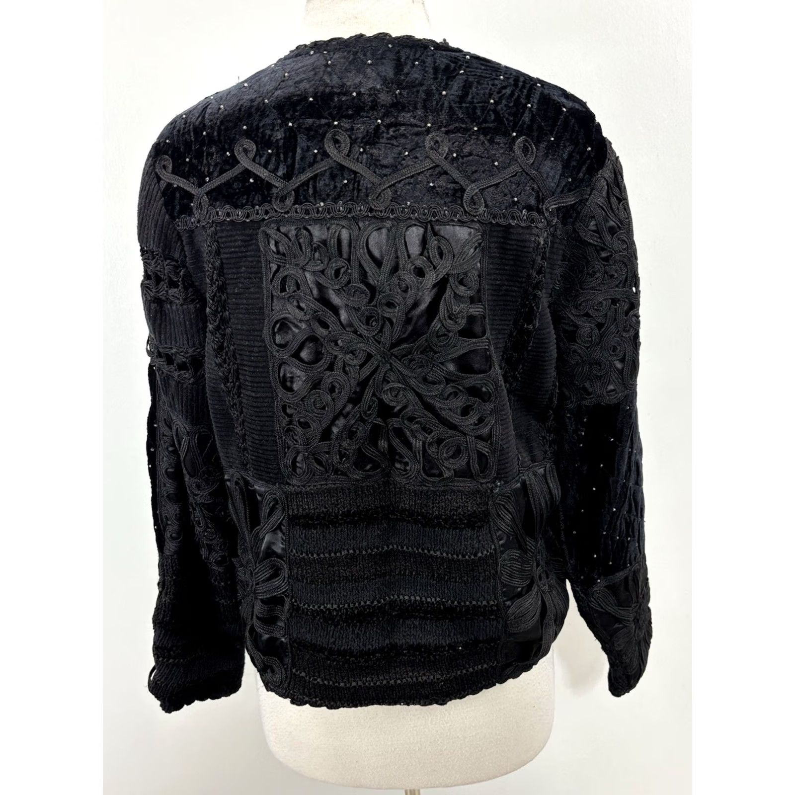 Coldwater Creek VINTAGE Coldwater Creek Black Velvet Jacket Women’s M Embroidered Crochet Goth Fairy Bohemian 90s Whimsigoth Women Size M / US 6-8 / IT 42-44 - 3 Thumbnail